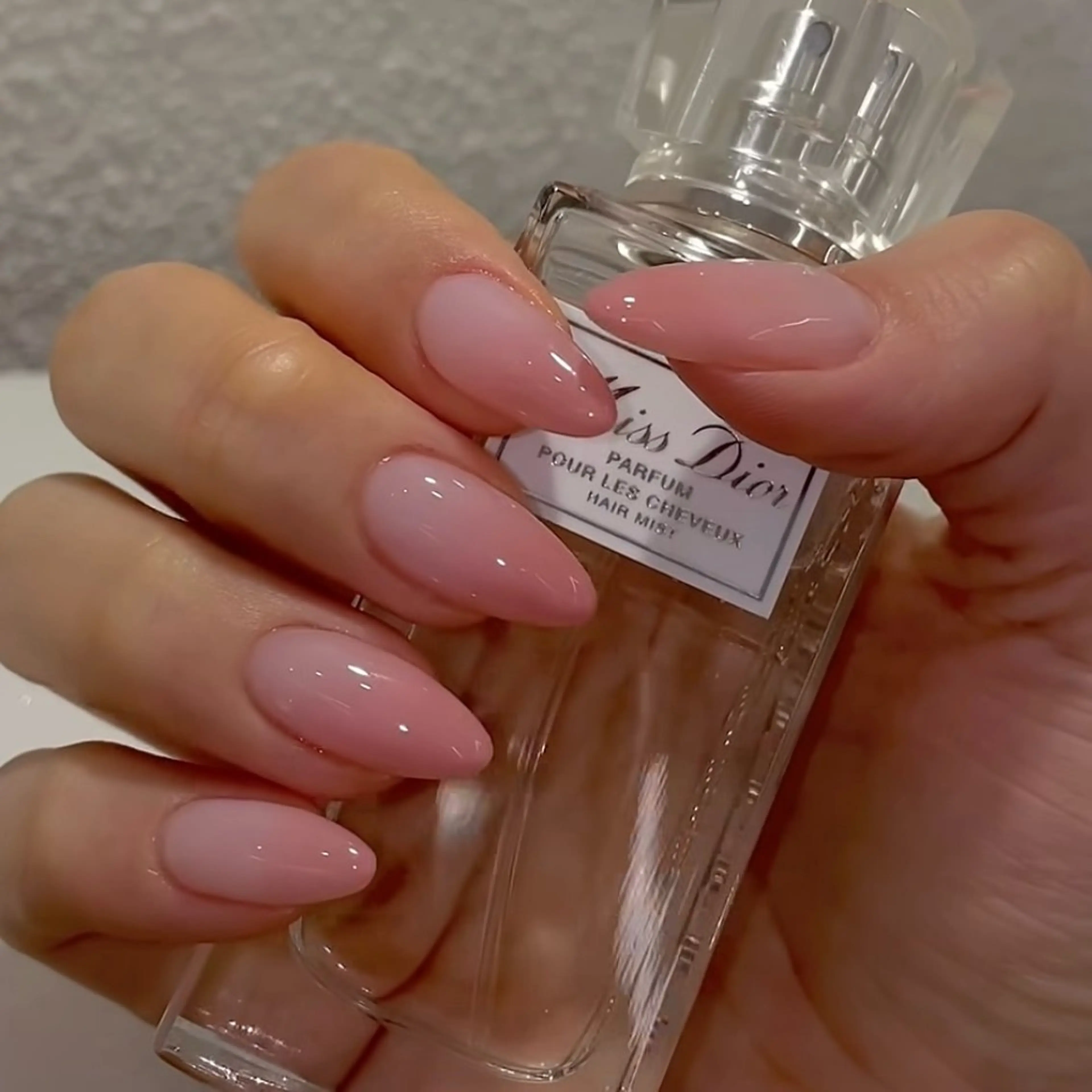 パーツ2つ無料✨【オフィスネイルにおすすめ】グラデーションネイル🌷の写真