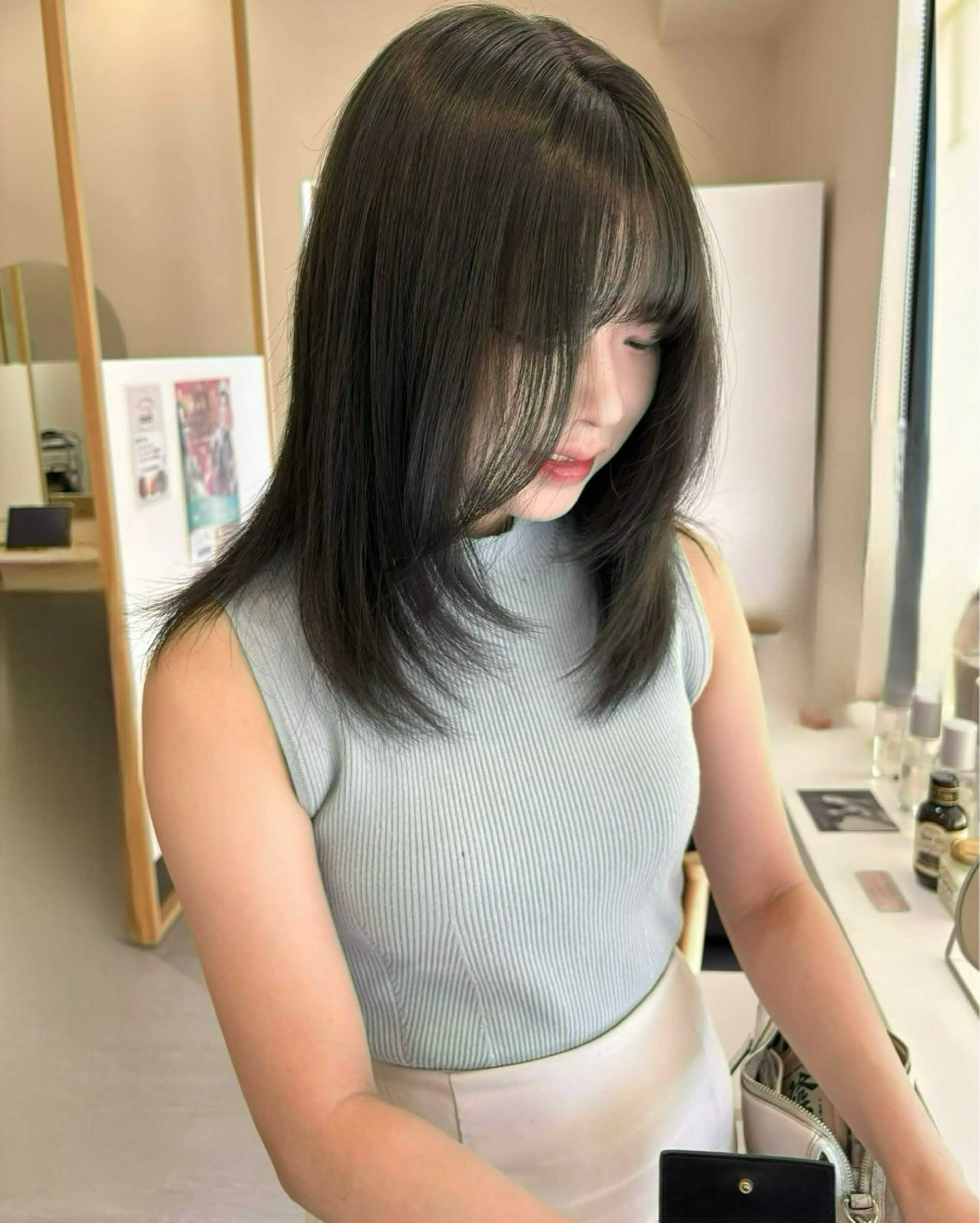 ミディアム カラー 透明感カラー オリーブグレー レイヤーカット カット ヘアカラー トリートメント APARTMENT 学園店/Yumiのヘアスタイル