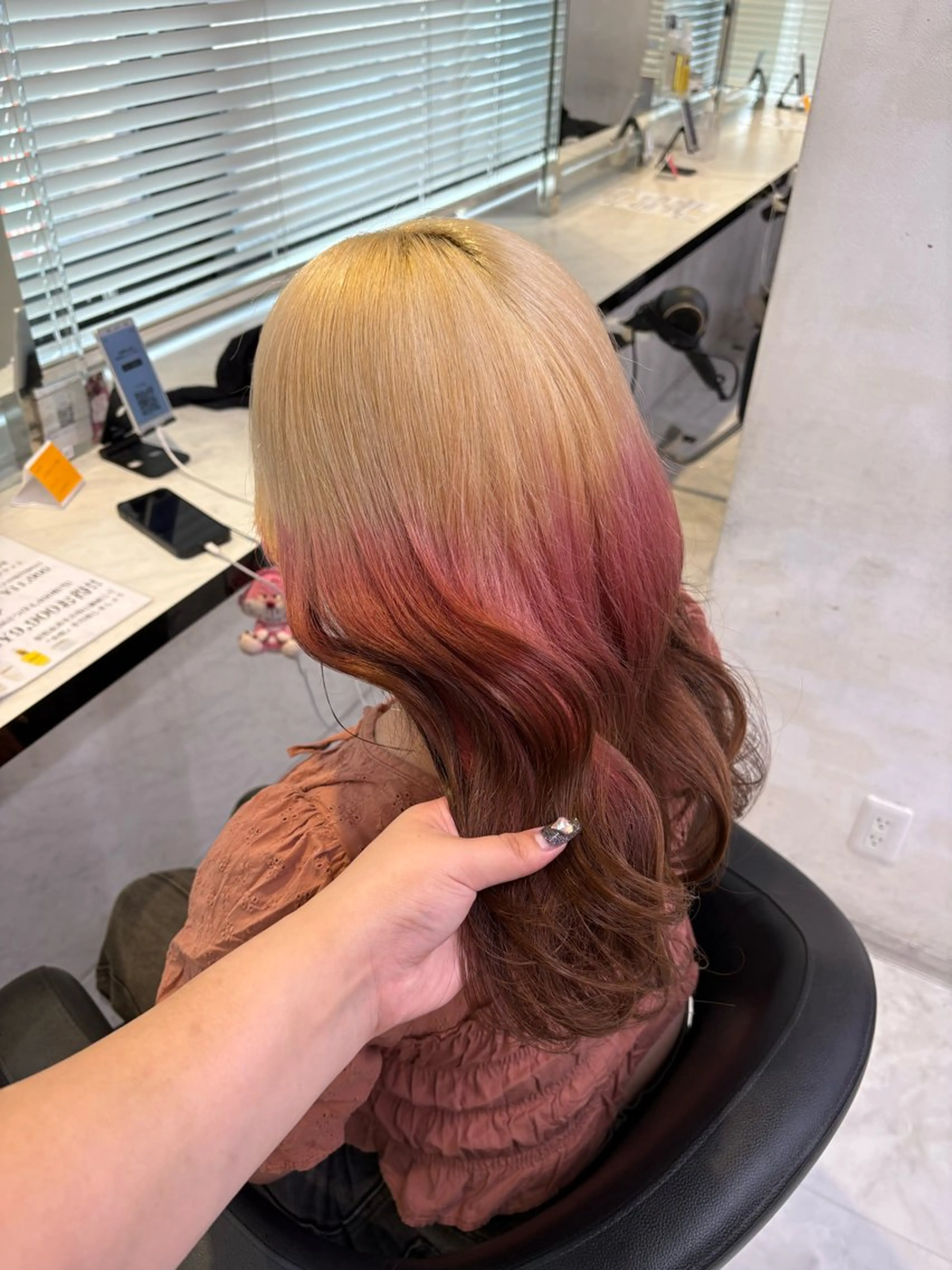 ロング カラー ヘアカラー トリートメント 透明感ベージュカラー 🪞上野🪞AIのヘアスタイル