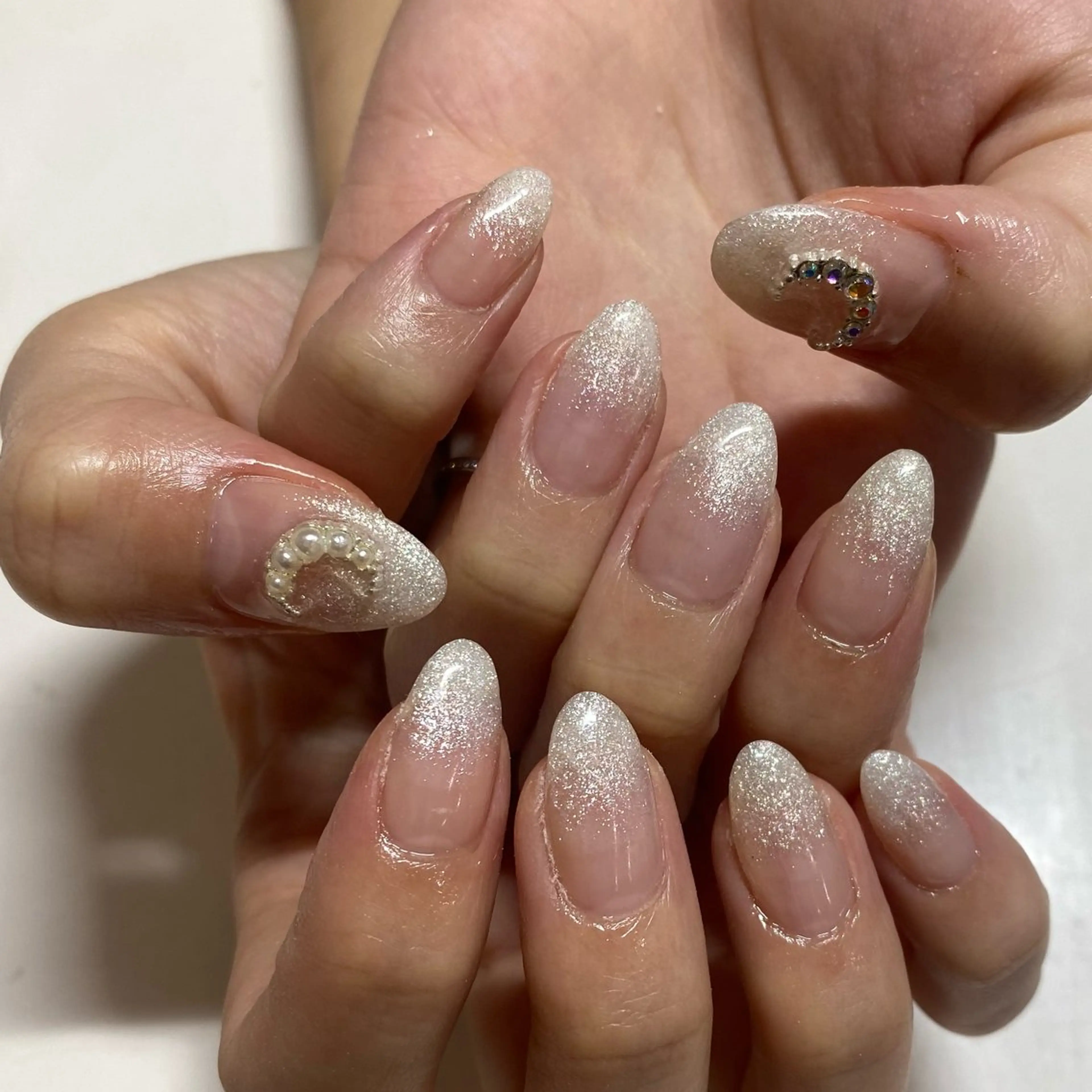 ネイル グラデーション ラメ(グリッター) ラメグラデーション ワンカラーネイル SAKURA Total Beauty所属・SAKURA 中島のネイルデザイン