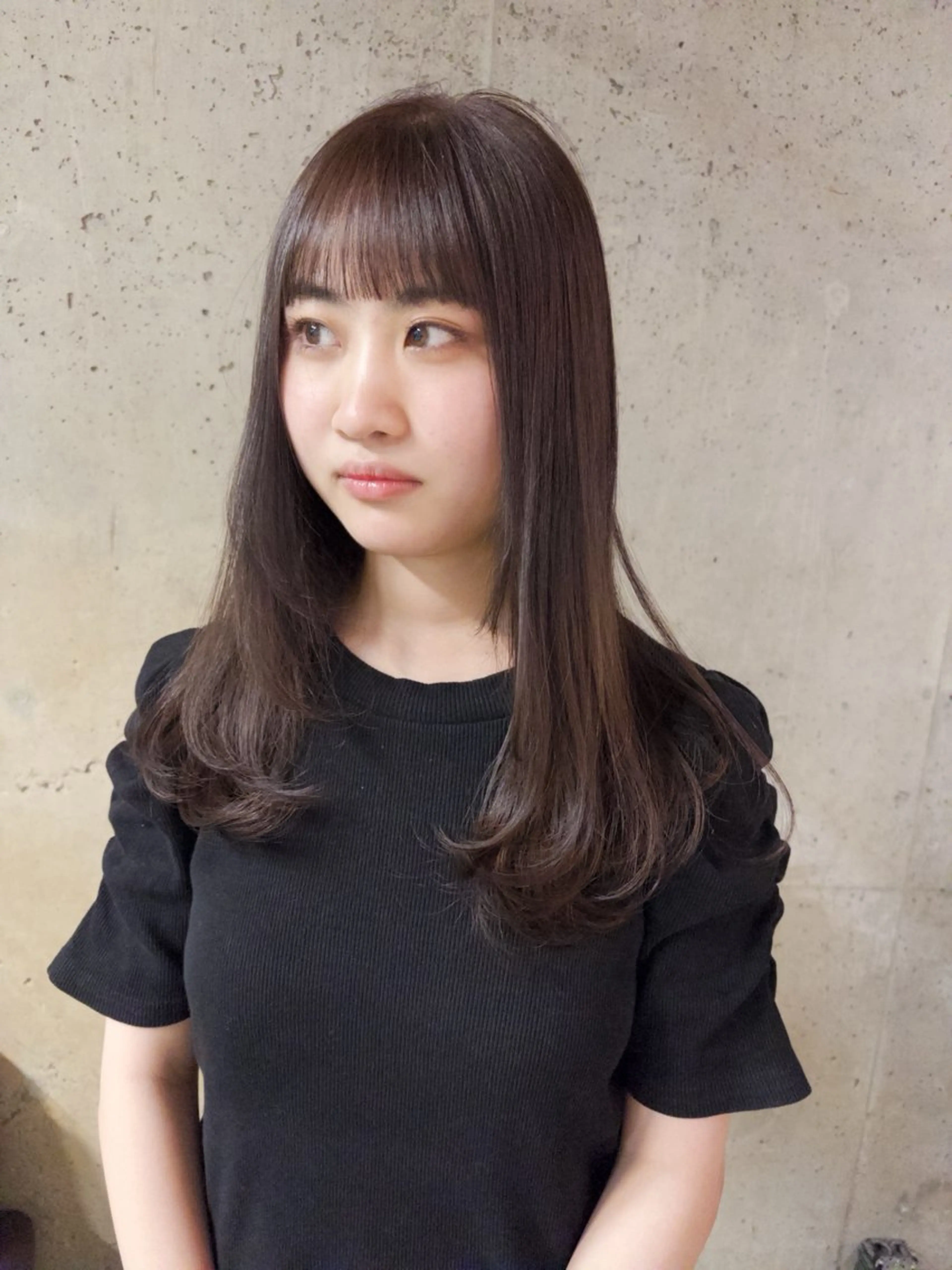 ロング KVELL ユナのヘアスタイル