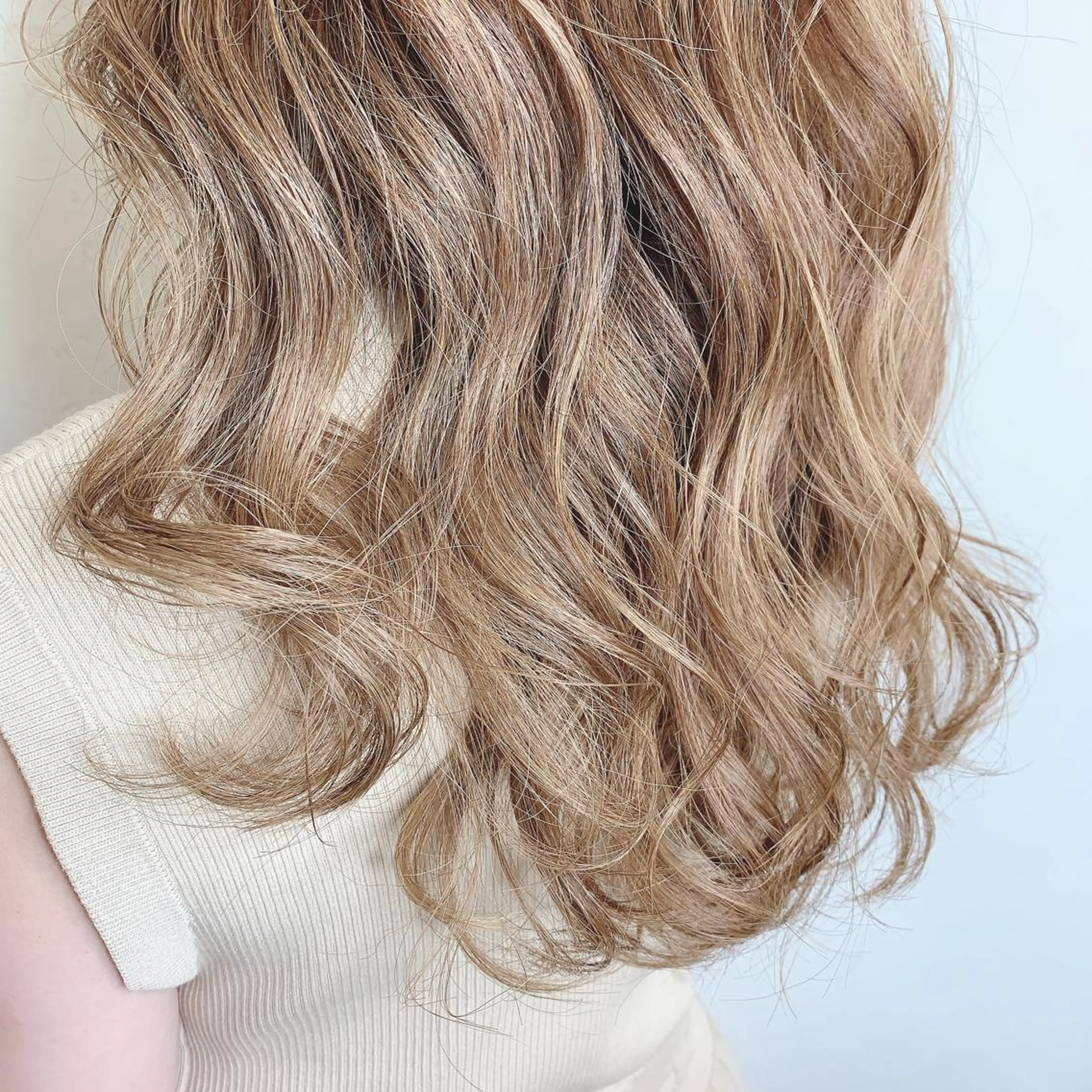 セミロング ボブ くびれヘア 顔周りカット ハイライト 髪質改善 オリーブカラー 特化　　kaiのヘアスタイル