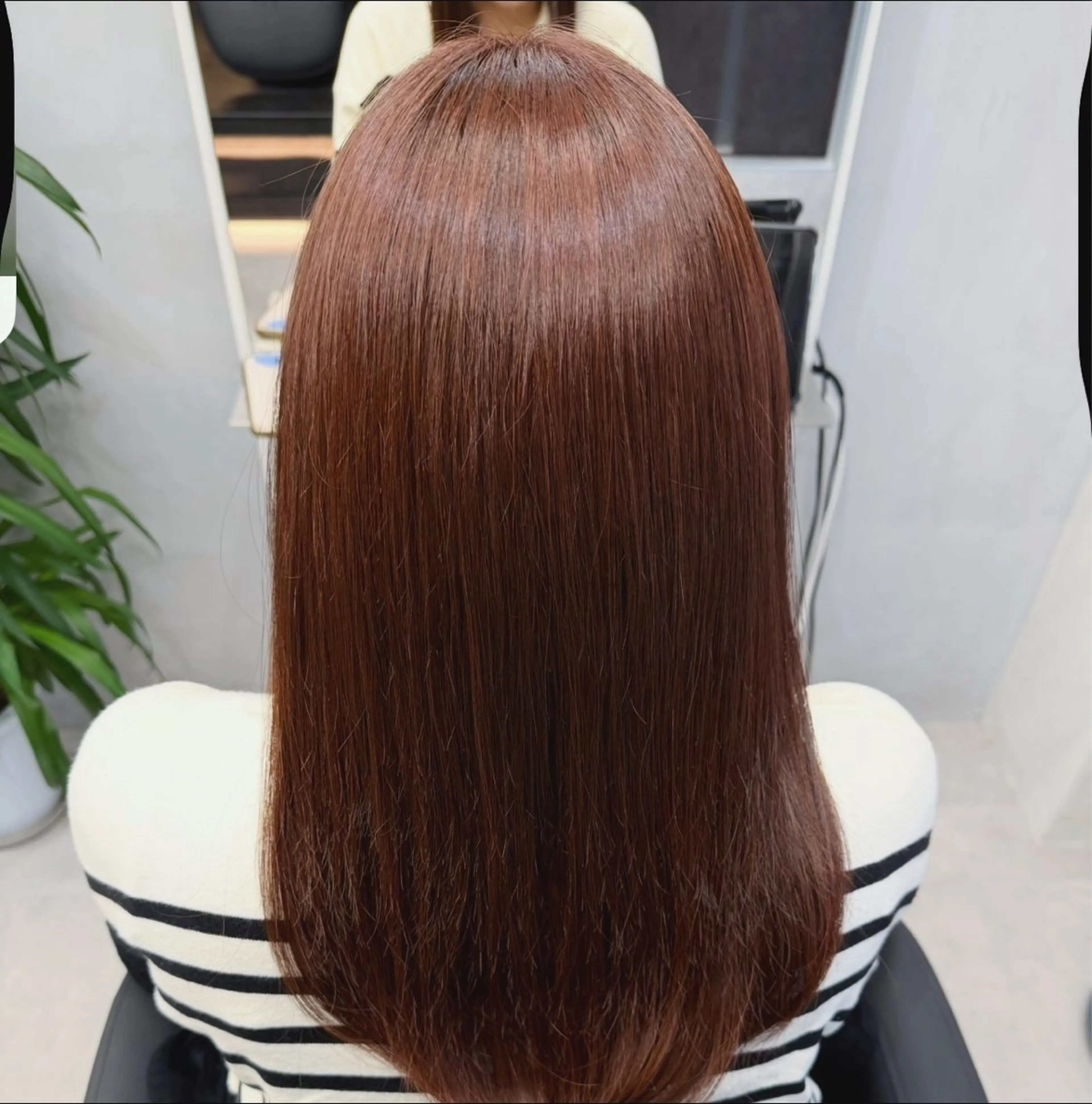 ロング レッドブラウン ヘアカラー トリートメント GHØAT【ゴート】 さおりのヘアスタイル