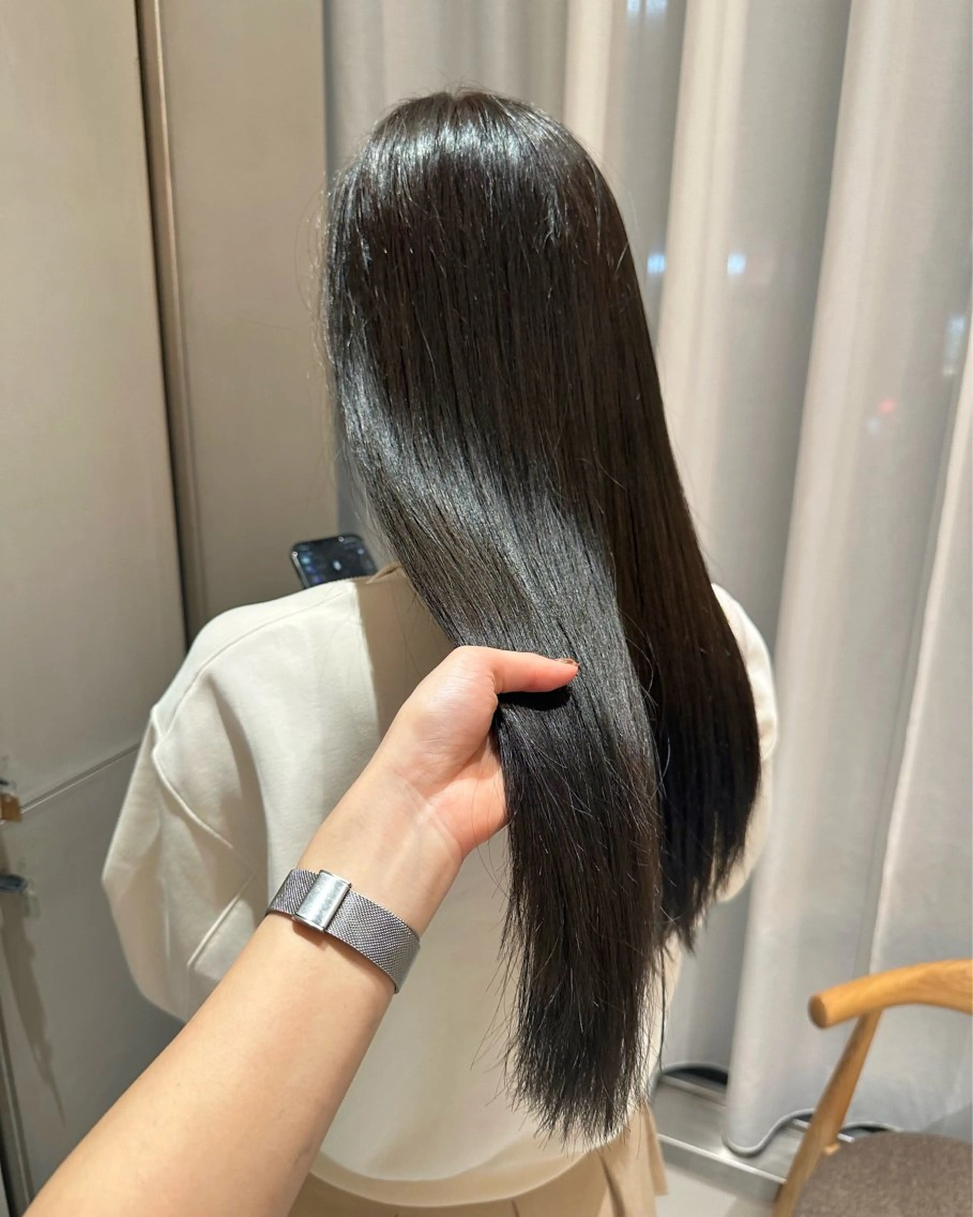 セミロング カラー ヘアカラー トリートメント ヘッドスパ ヘアセット ミオ💎ショート 透ける暗髪のヘアスタイル