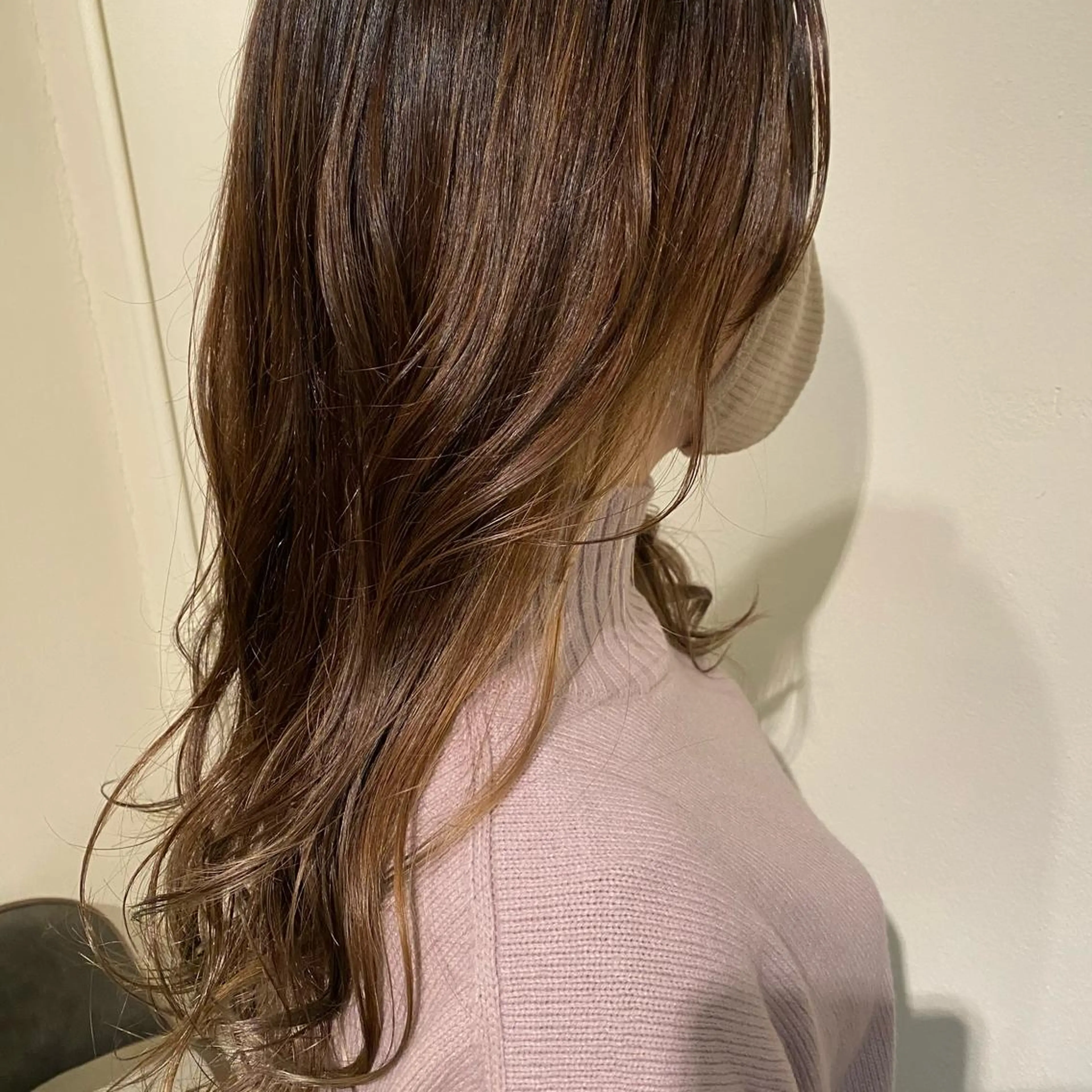 ロング カラー ベージュカラー イヤリングカラー 岡村 玲奈のヘアスタイル