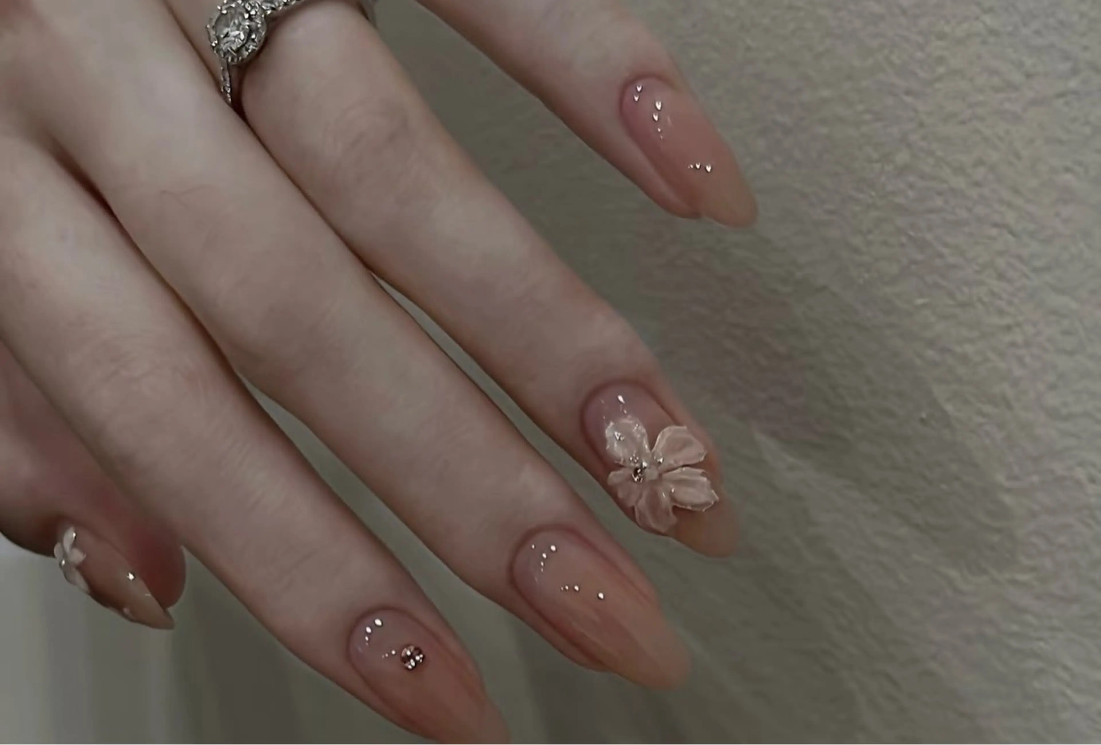 ネイル アートネイル オーロラネイル チークネイル フレンチネイル ガラスフレンチ ハンドネイル 🎀YooLi Nail salonのネイルデザイン