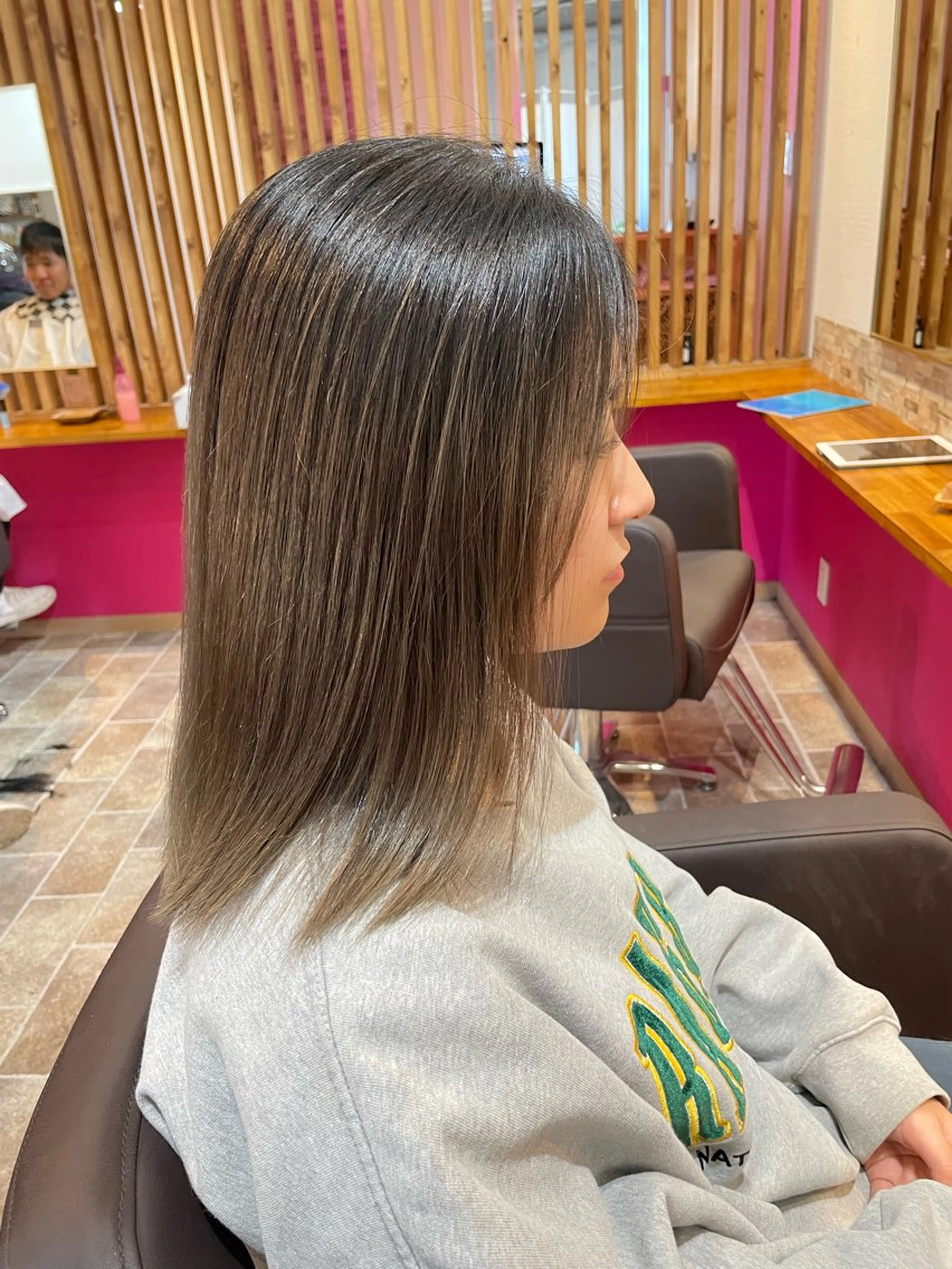 ミディアム カラー ヘアカラー&縮毛矯正 STAR☆RIVERのヘアスタイル