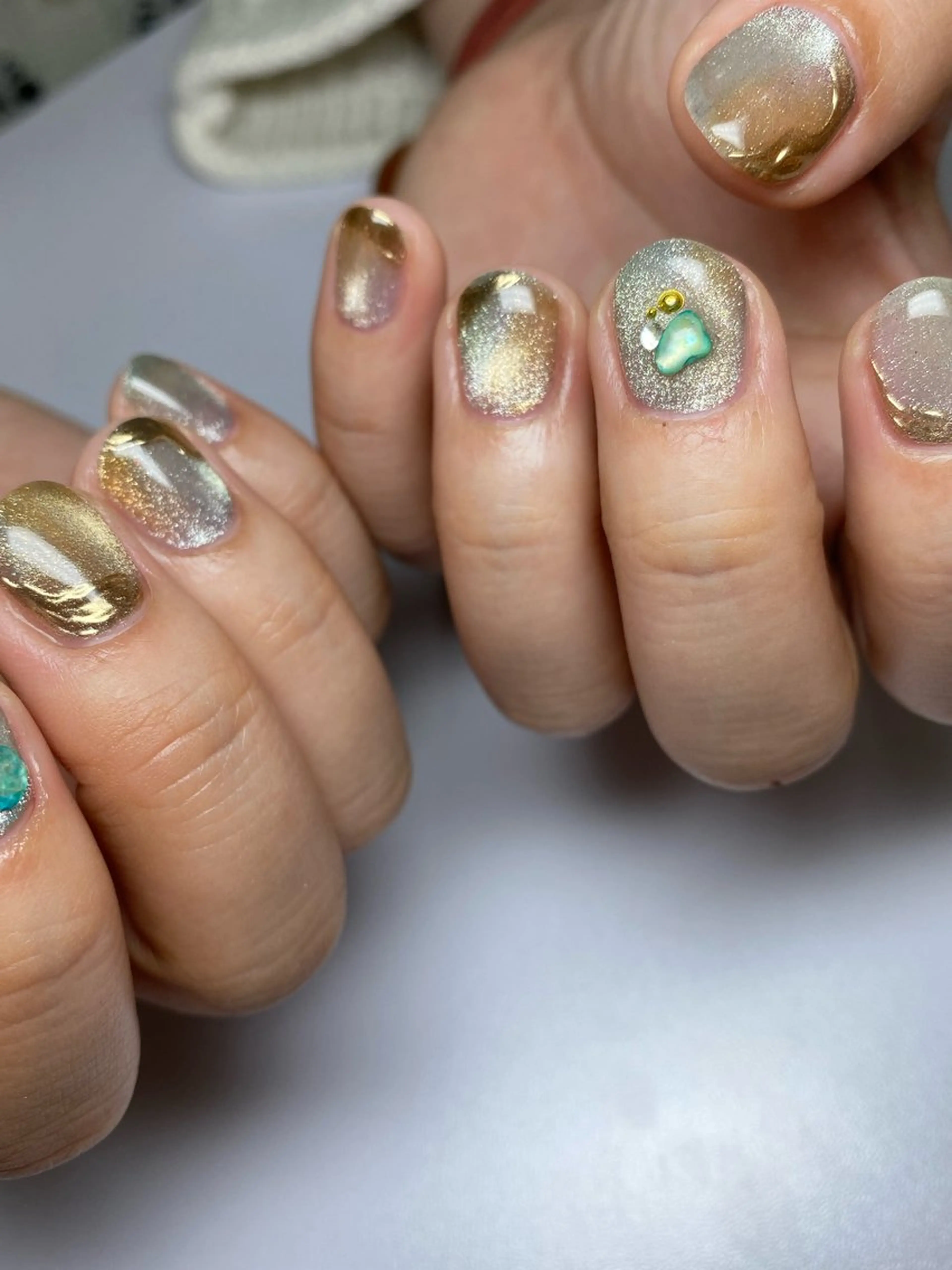 ネイル マグネットネイル ニュアンスネイル MIKA 🍊のネイルデザイン