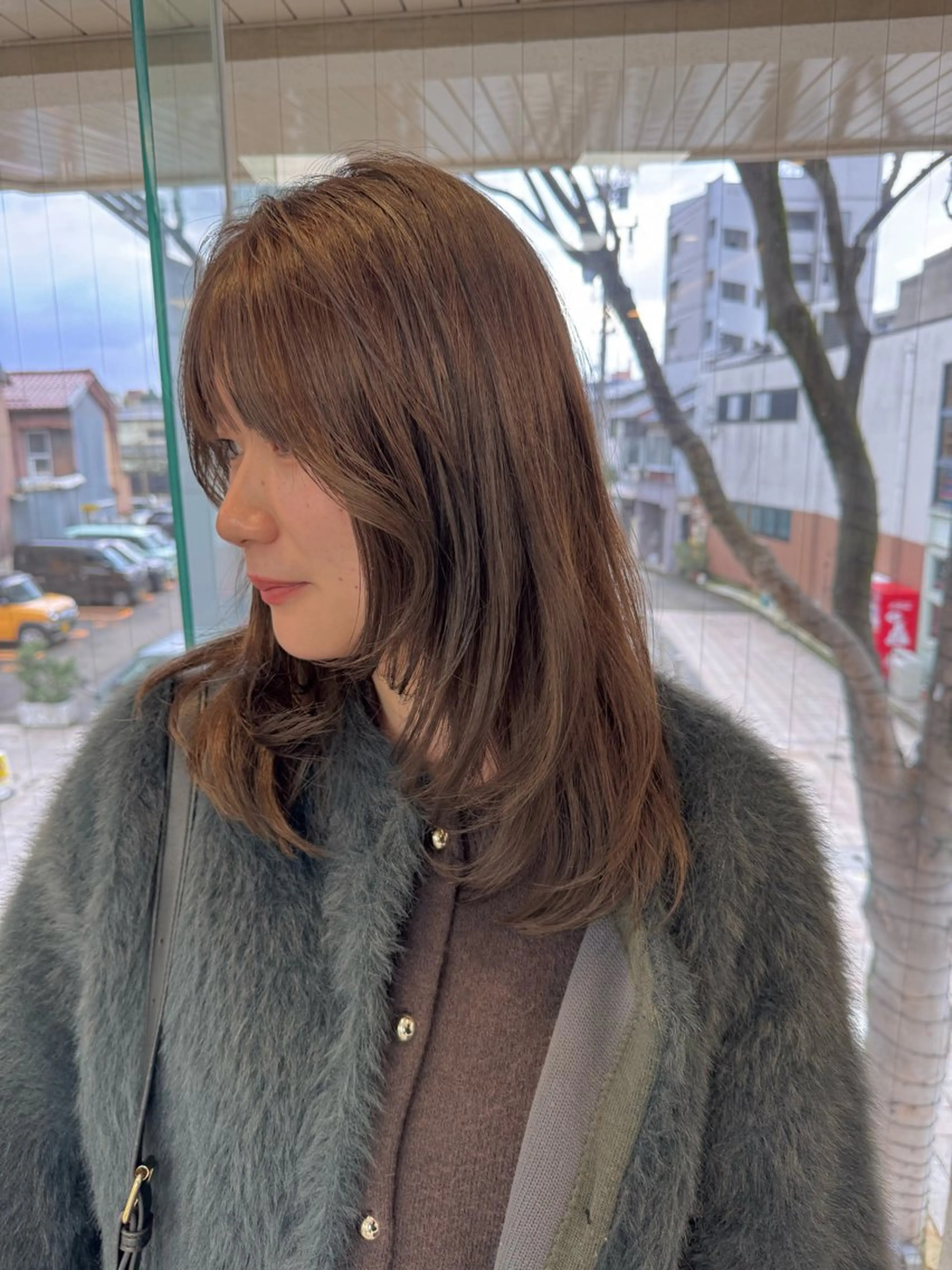 セミロング カラー ナチュラルに目を惹く デザイン/KOHNOのヘアスタイル