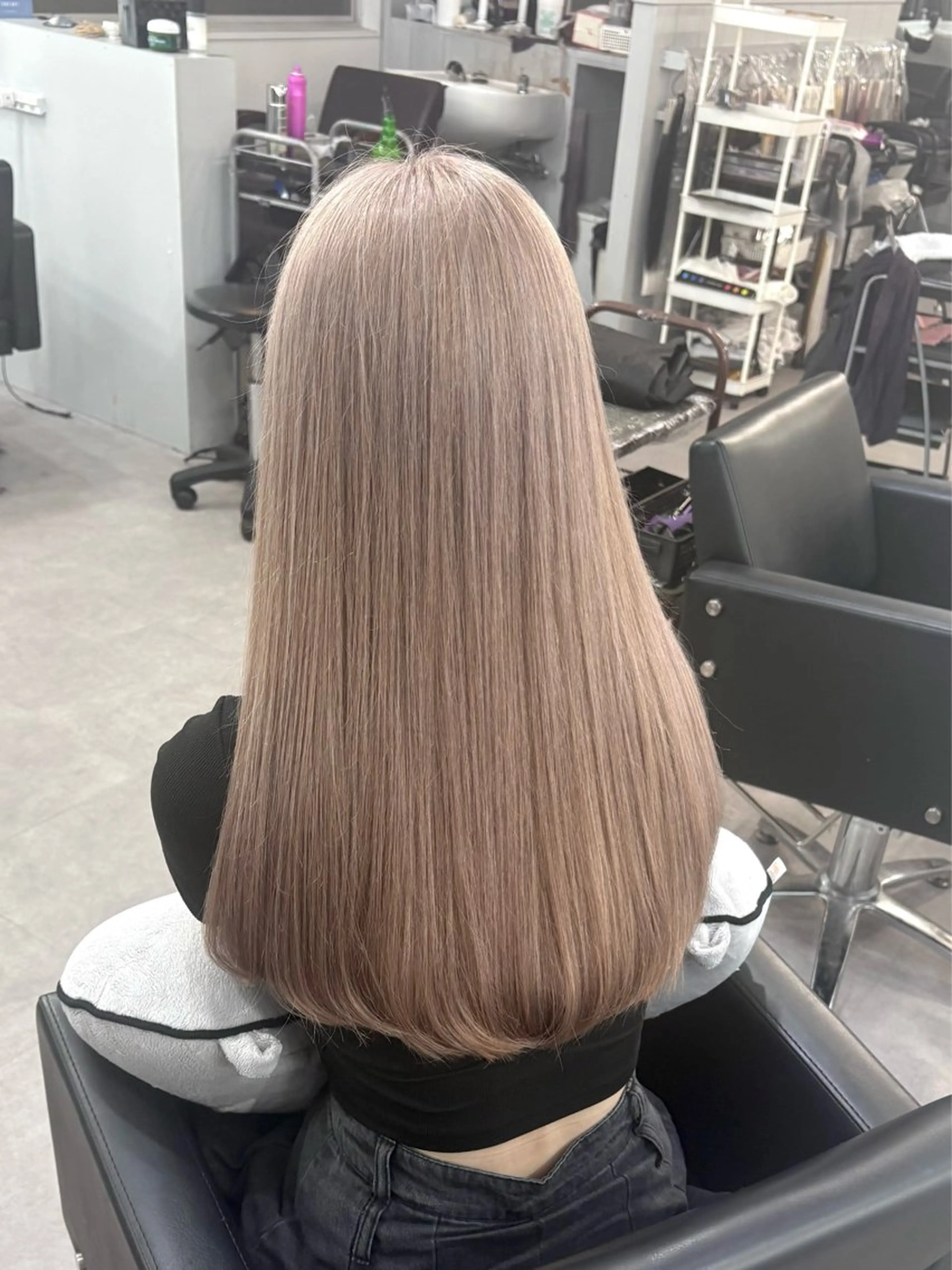 ロング カラー ベージュカラー グレージュ ミルクティーベージュ ミルクティーグレージュ ヘアカラー 大阪ケアブリーチ/ ミルクティーベージュのヘアスタイル