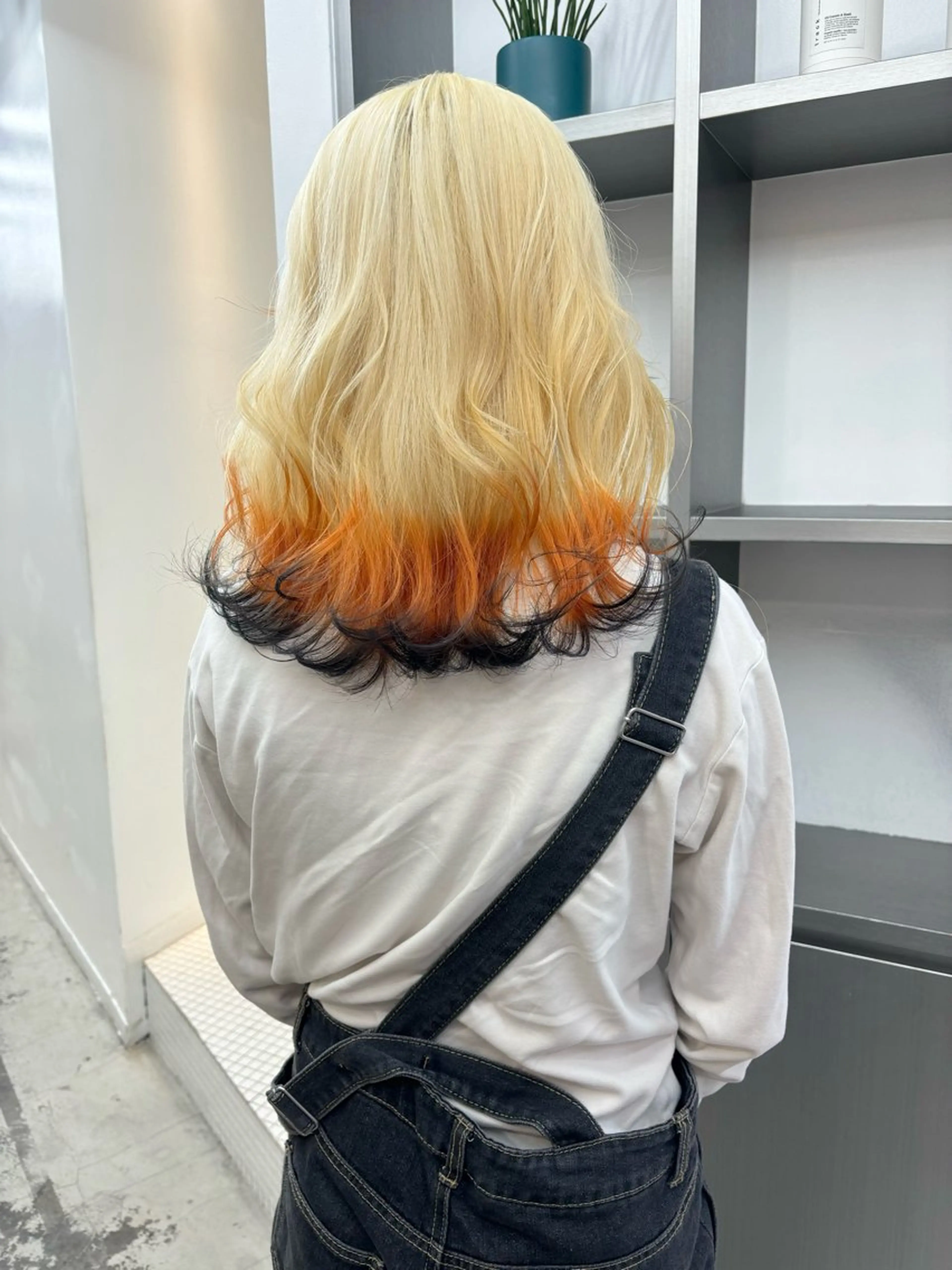 ミディアム カラー ヘアアレンジ 抜きっぱなしブロンド 狐カラー グラデーションカラー ヘアカラー トリートメント 🎨ハイトーン/ 切りっぱなし みつきのヘアスタイル