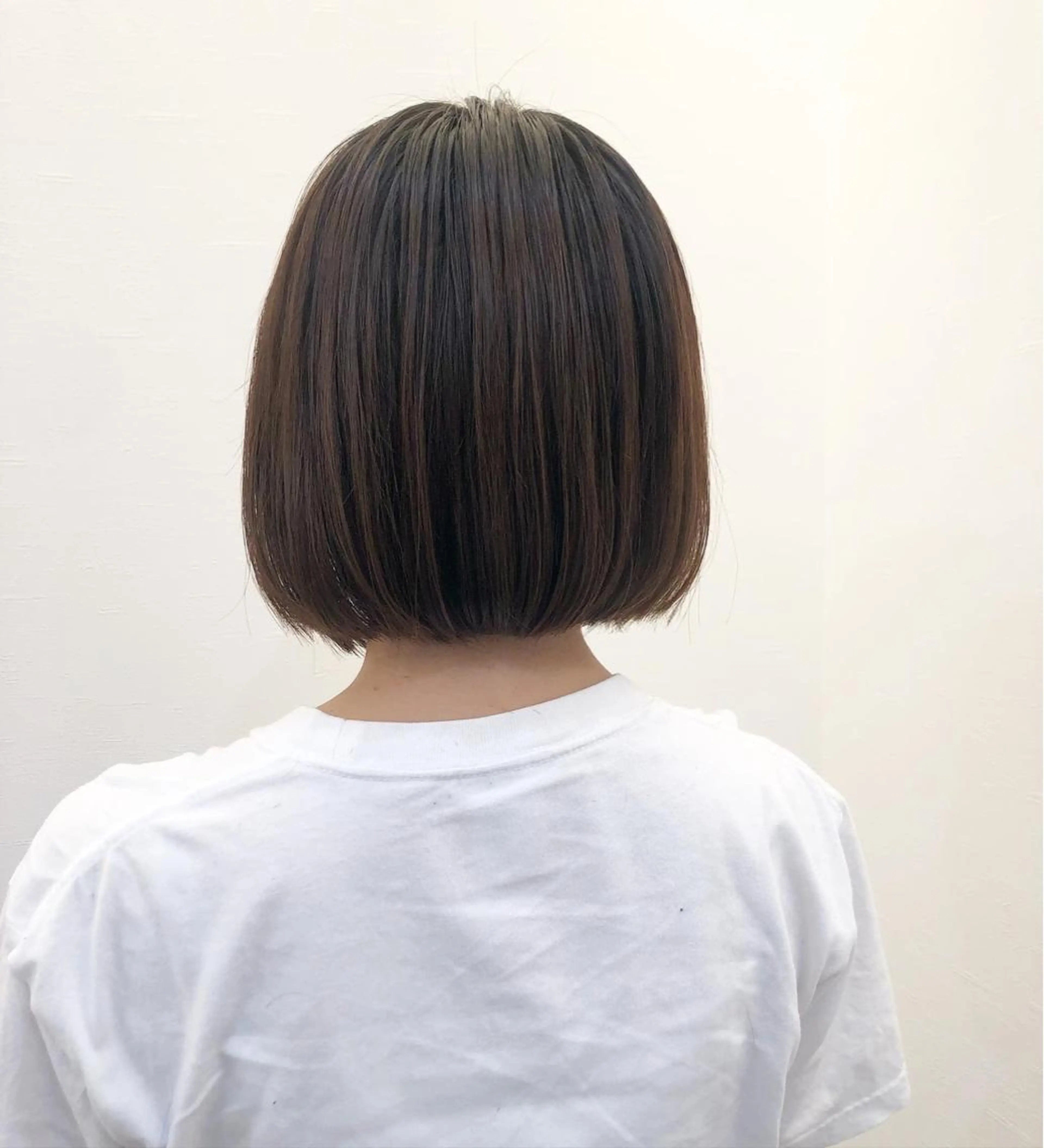 ショート ツノガイ エリのヘアスタイル