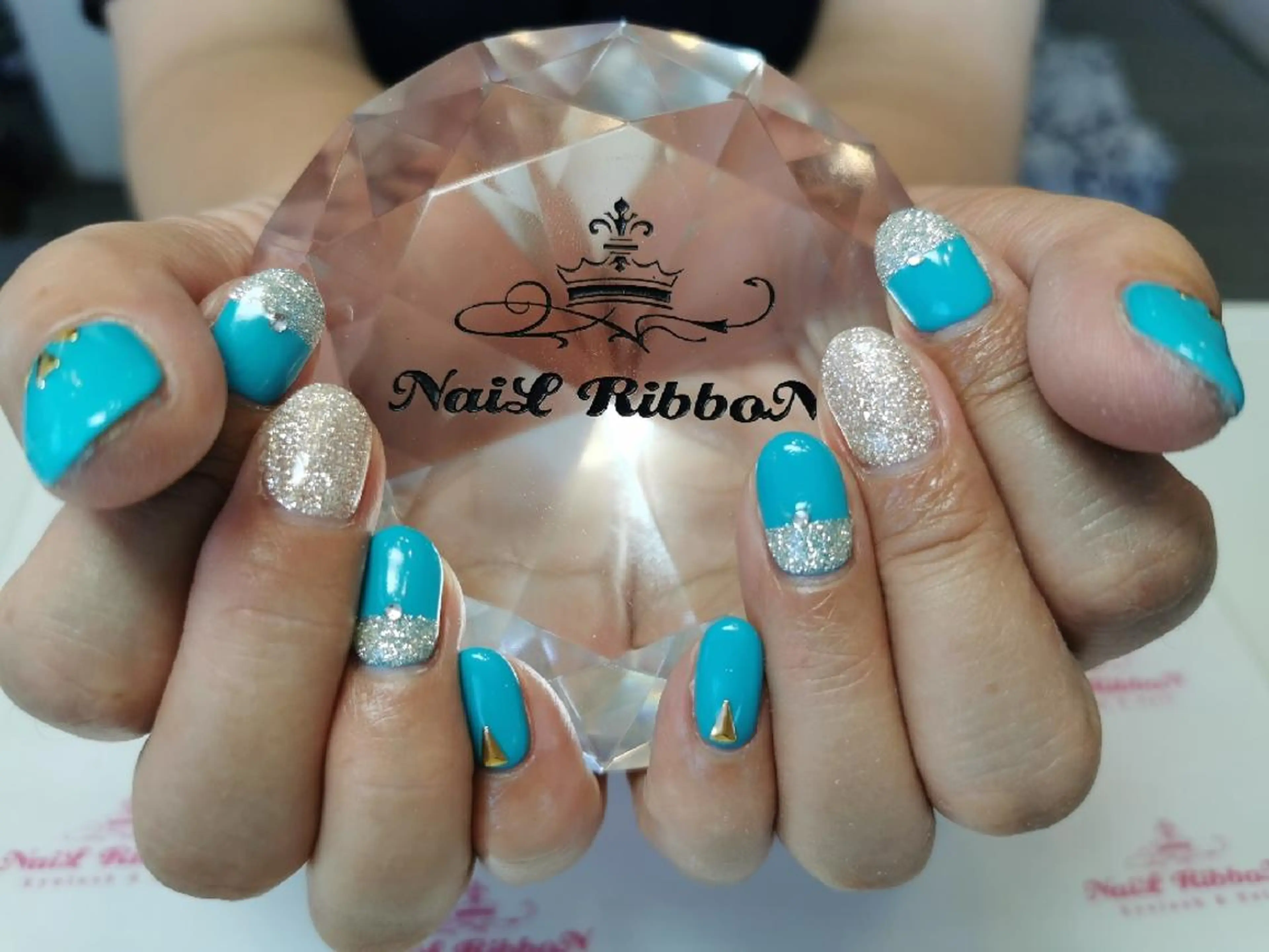 ネイル ネイルリボン 受付スタッフのネイルデザイン