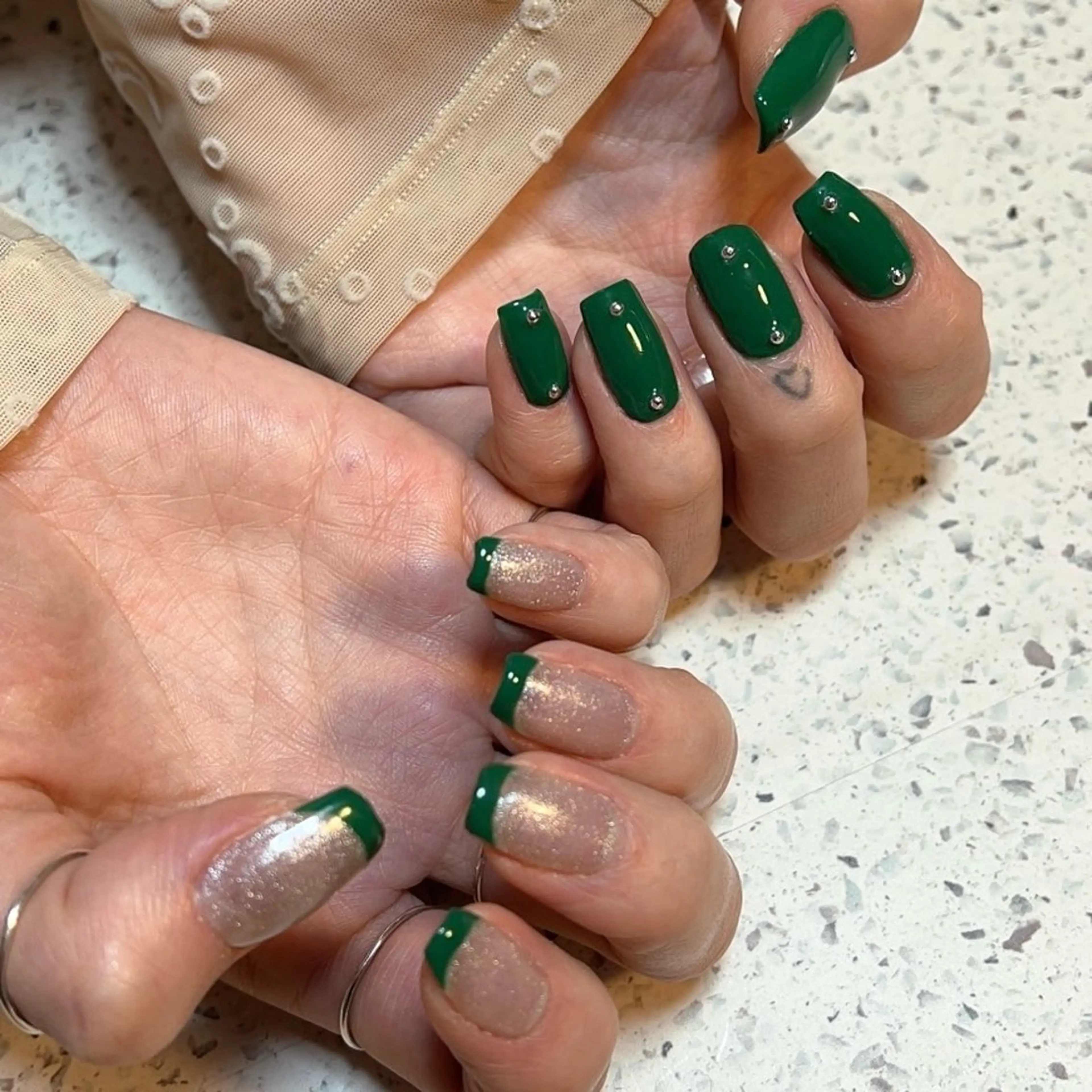 ネイル フレンチネイル ハンドネイル GALLARIA Elegante 緑のネイルデザイン