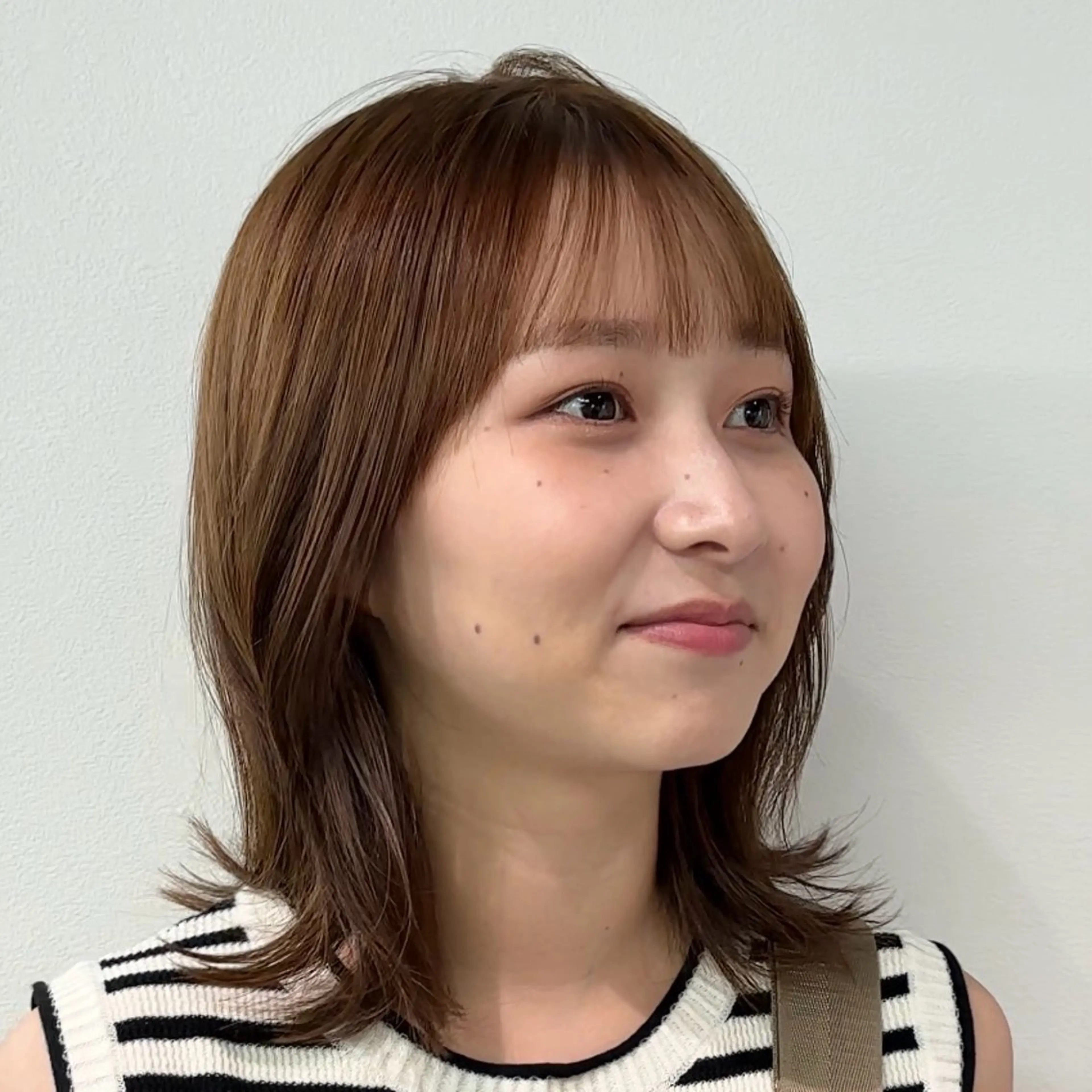 ミディアム カラー ベージュカラー ブリーチ ブラウンカラー ダブルカラー ブリーチなしカラー ネヅ カオルのヘアスタイル