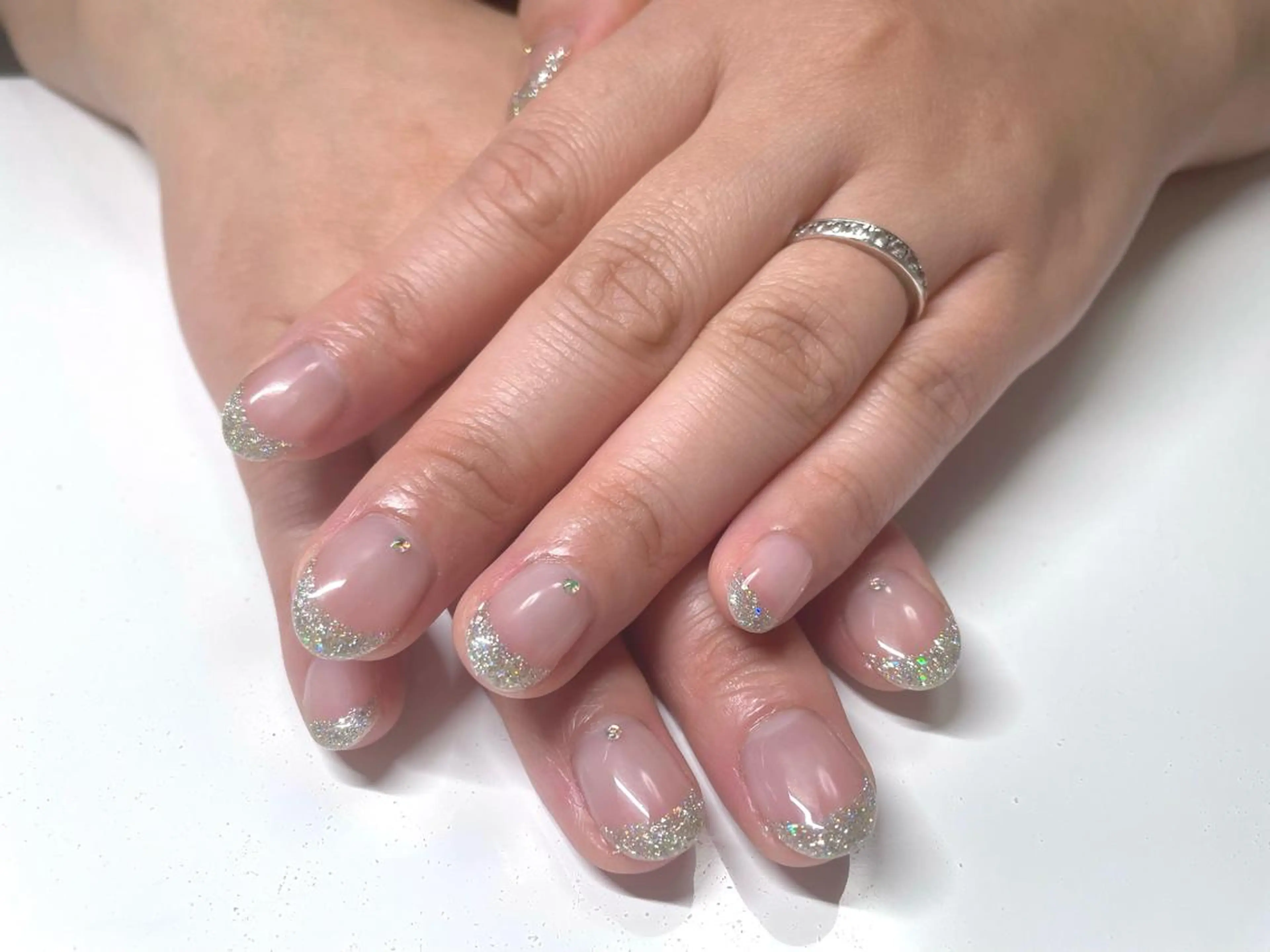 ネイル フレンチネイル キラキラネイル ラメ(グリッター) ハンドネイル ネイルサロン Purimaのネイルデザイン