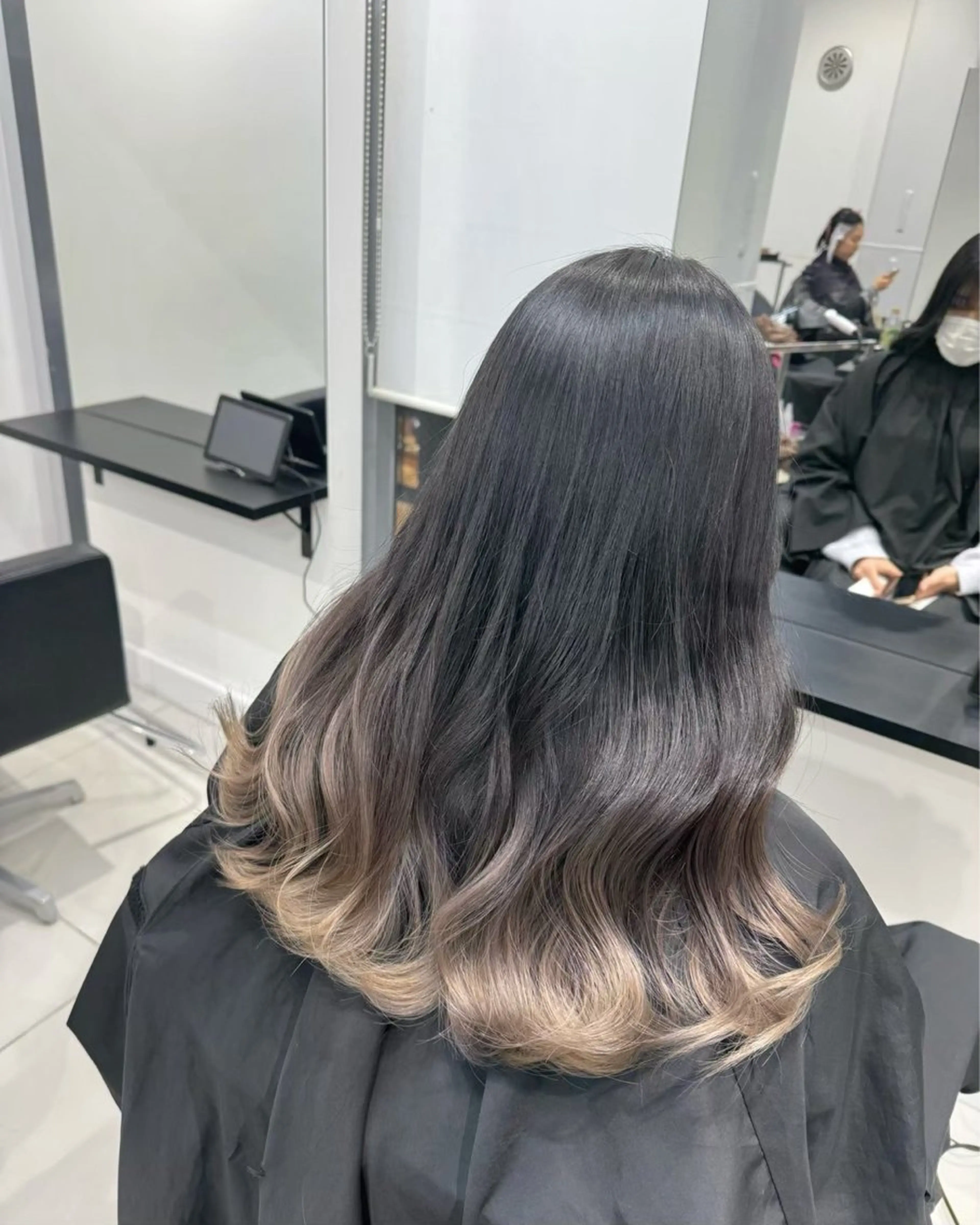 ロング カラー グラデーションカラー ヘアカラー トリートメント ブリーチカラー 安田海音のヘアスタイル