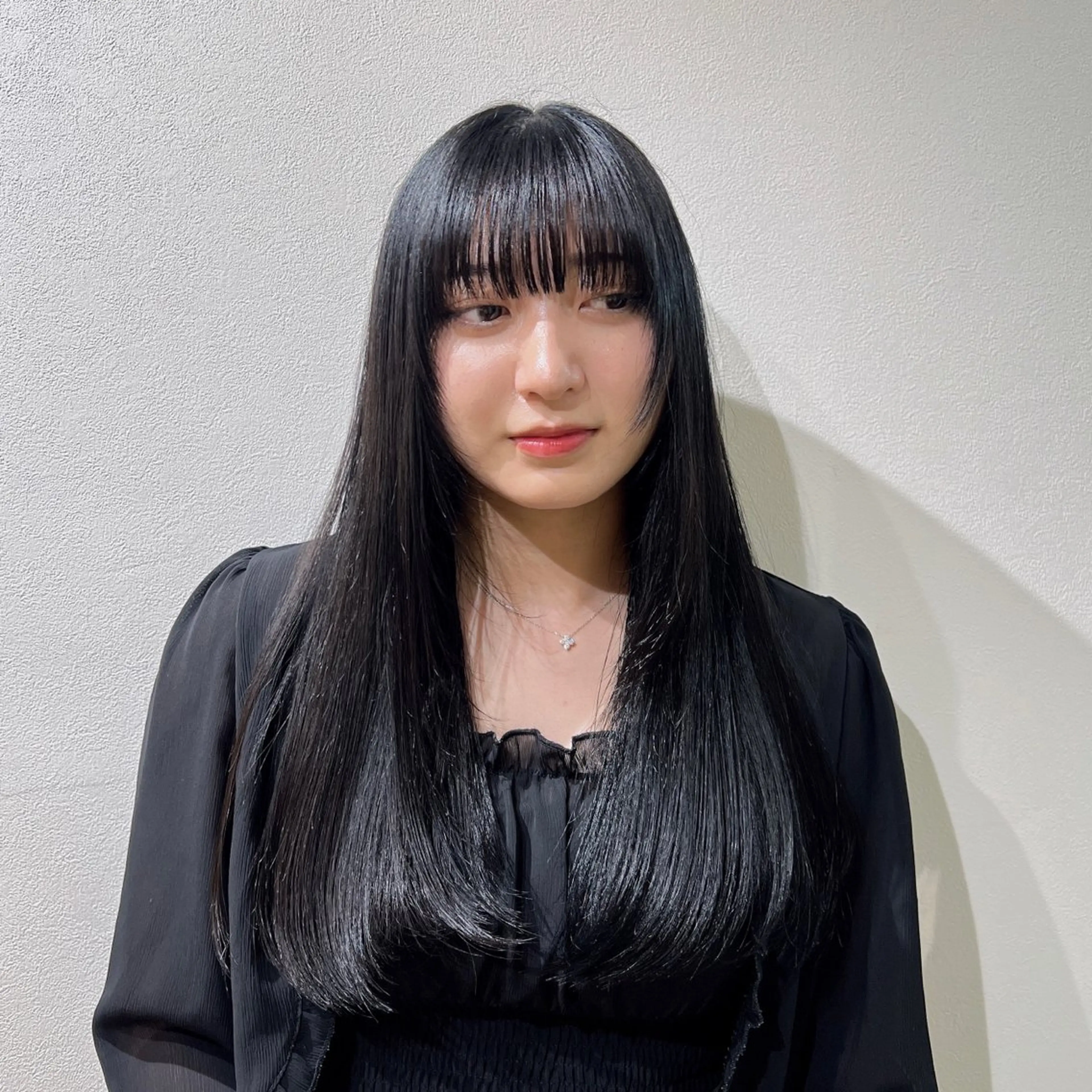 ロング カラー 黒髪 ブリーチ ブルーカラー ブルーブラック ケアブリーチ ヘアカラー トリートメント 𝙎𝙚𝙞𝙧𝙖 ☆カット/パーマのヘアスタイル