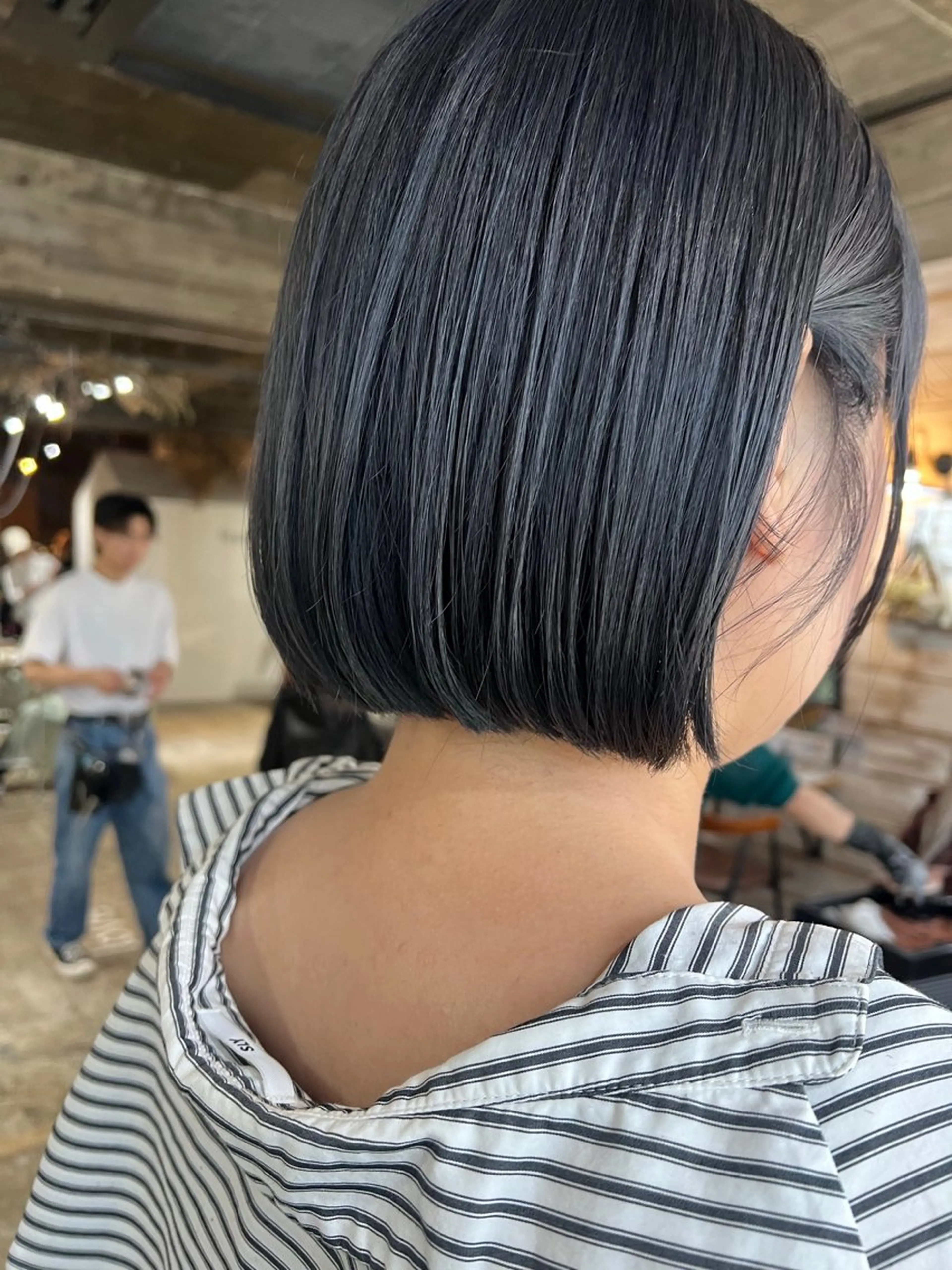 ミディアム カラー ブリーチ ブルーカラー ブルーグレー ヘアカラー トリートメント ツキノキ ミナのヘアスタイル