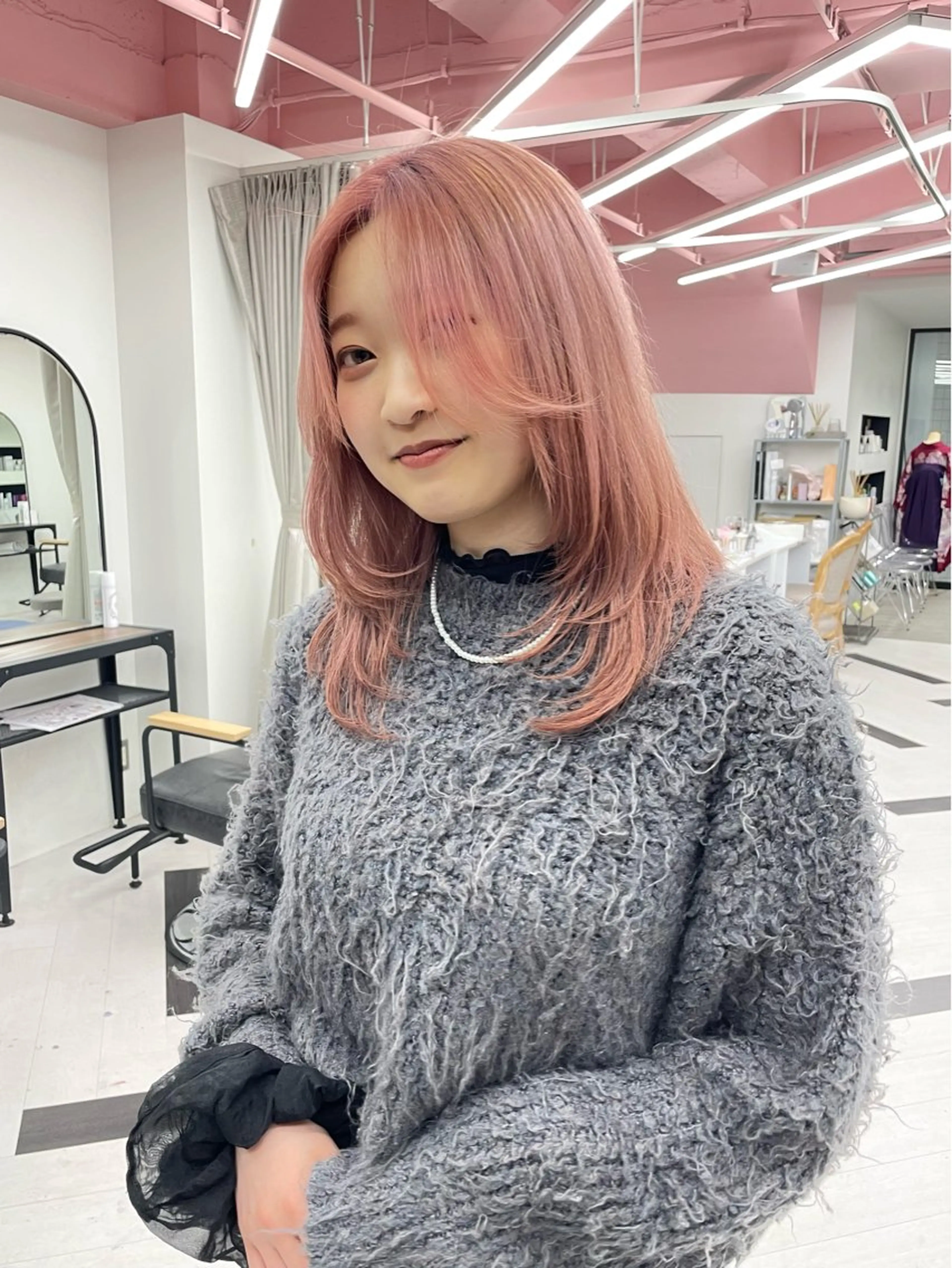 顔周りロングレイヤーカットの写真