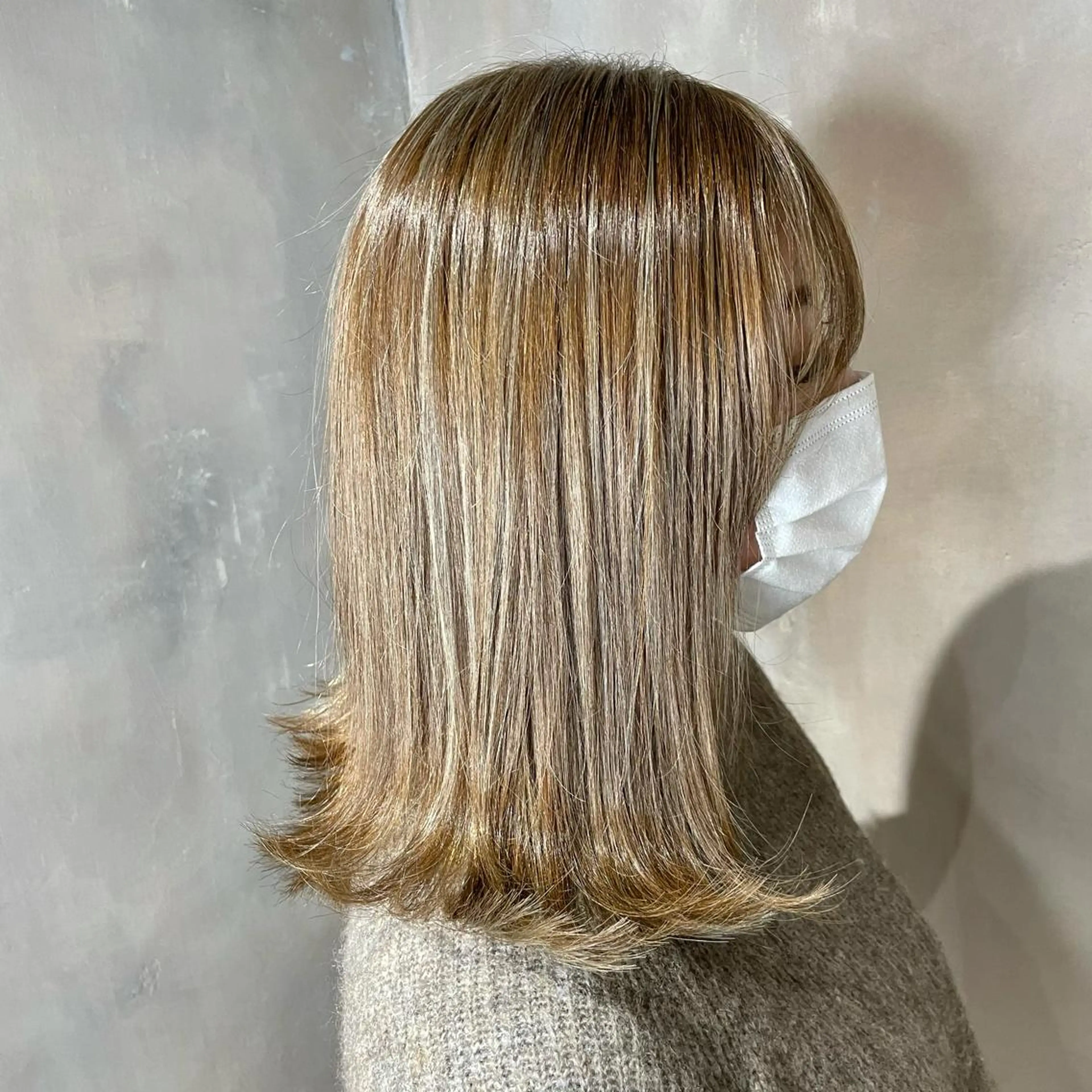 ミディアム カラー ミディアムパーマ アッシュ 透明感カラー ハイライトカラー ハイトーンカラー La vielle 西峠のヘアスタイル