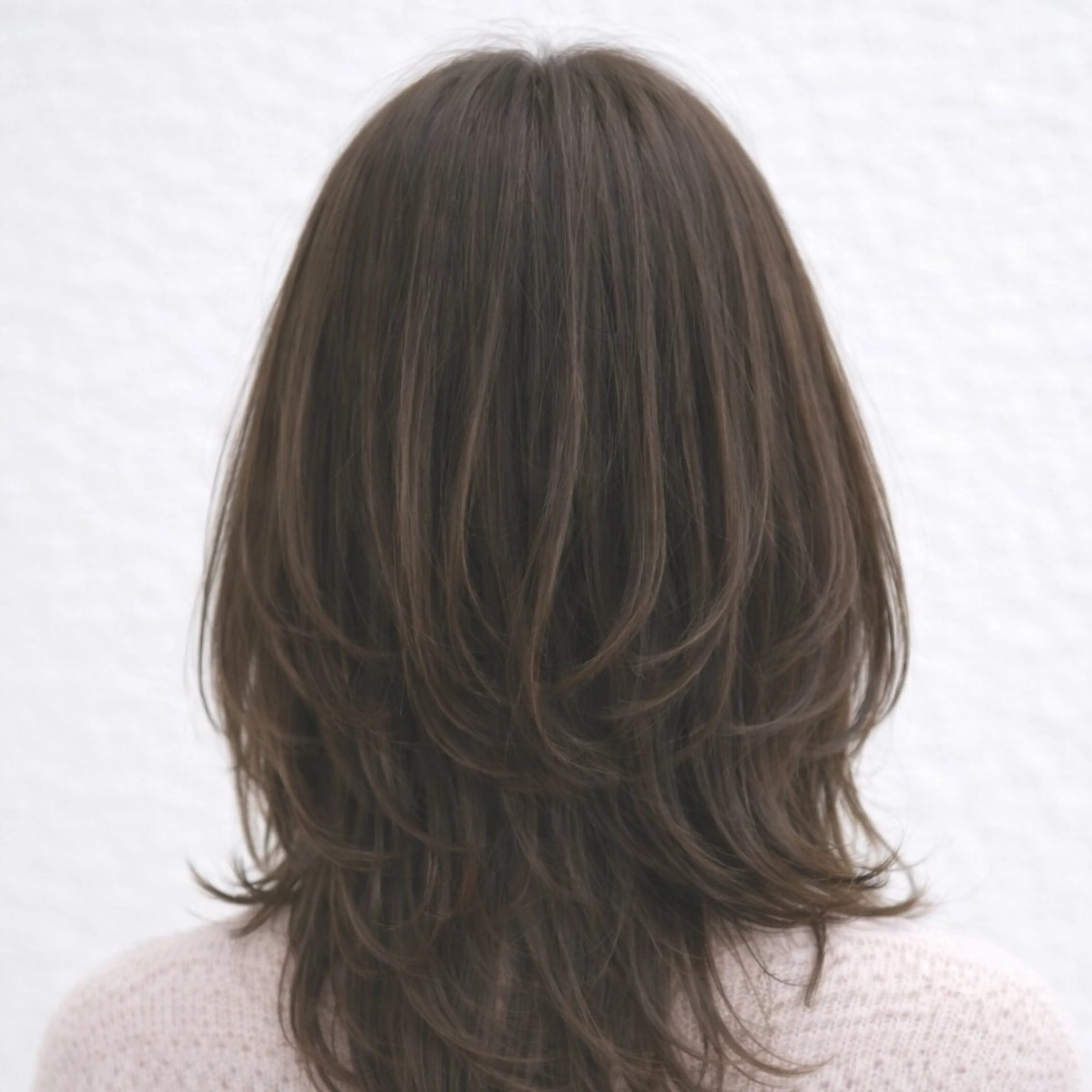 ミディアム カラー ブラウンカラー シアーブラウン レイヤーカット カット ヘアカラー トリートメント 佐藤 舞のヘアスタイル