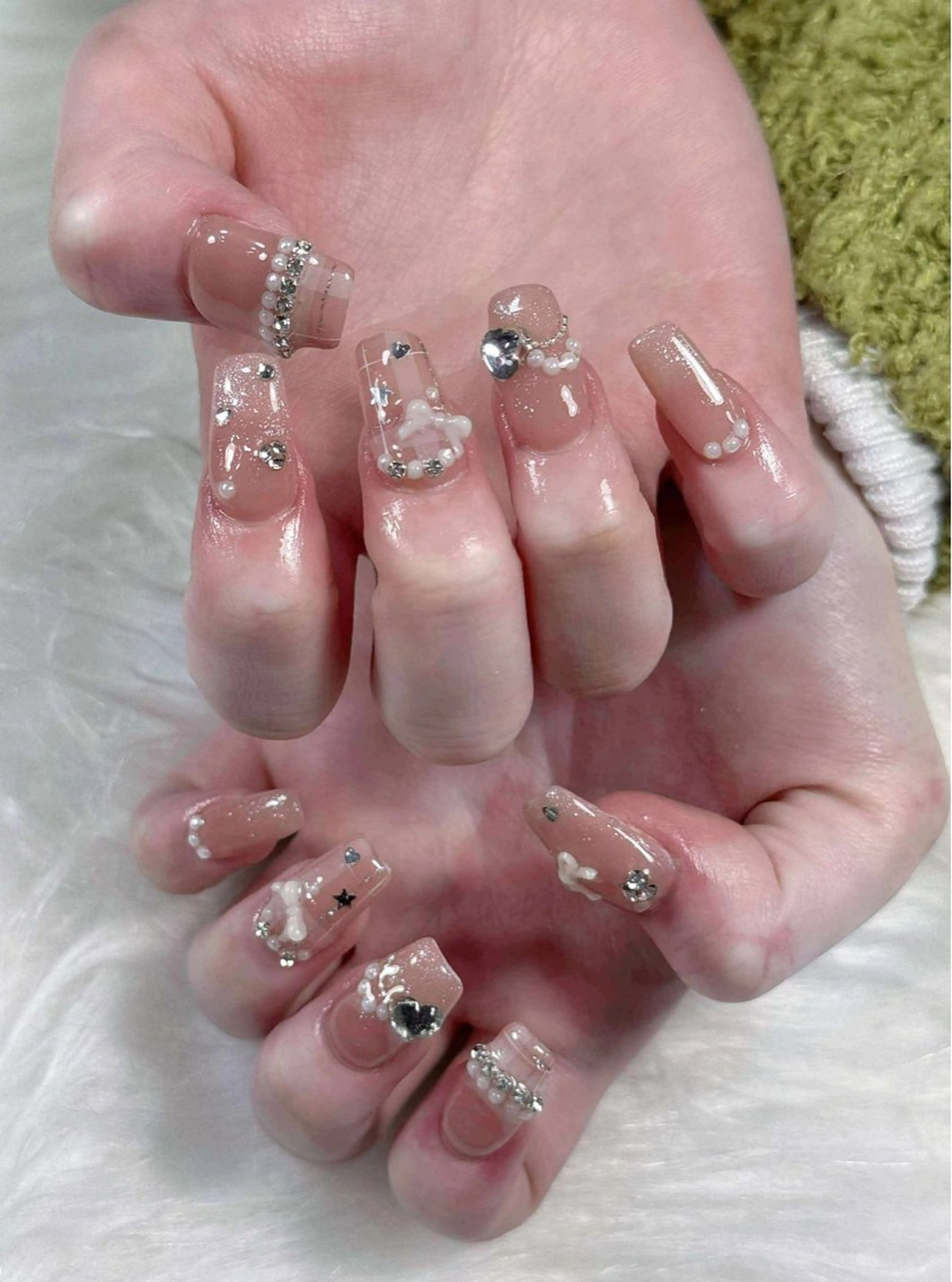 ネイル 長さ出し フレンチネイル グラデーション キラキラネイル 韓国ネイル ハンドネイル Hana Nail Salonのネイルデザイン