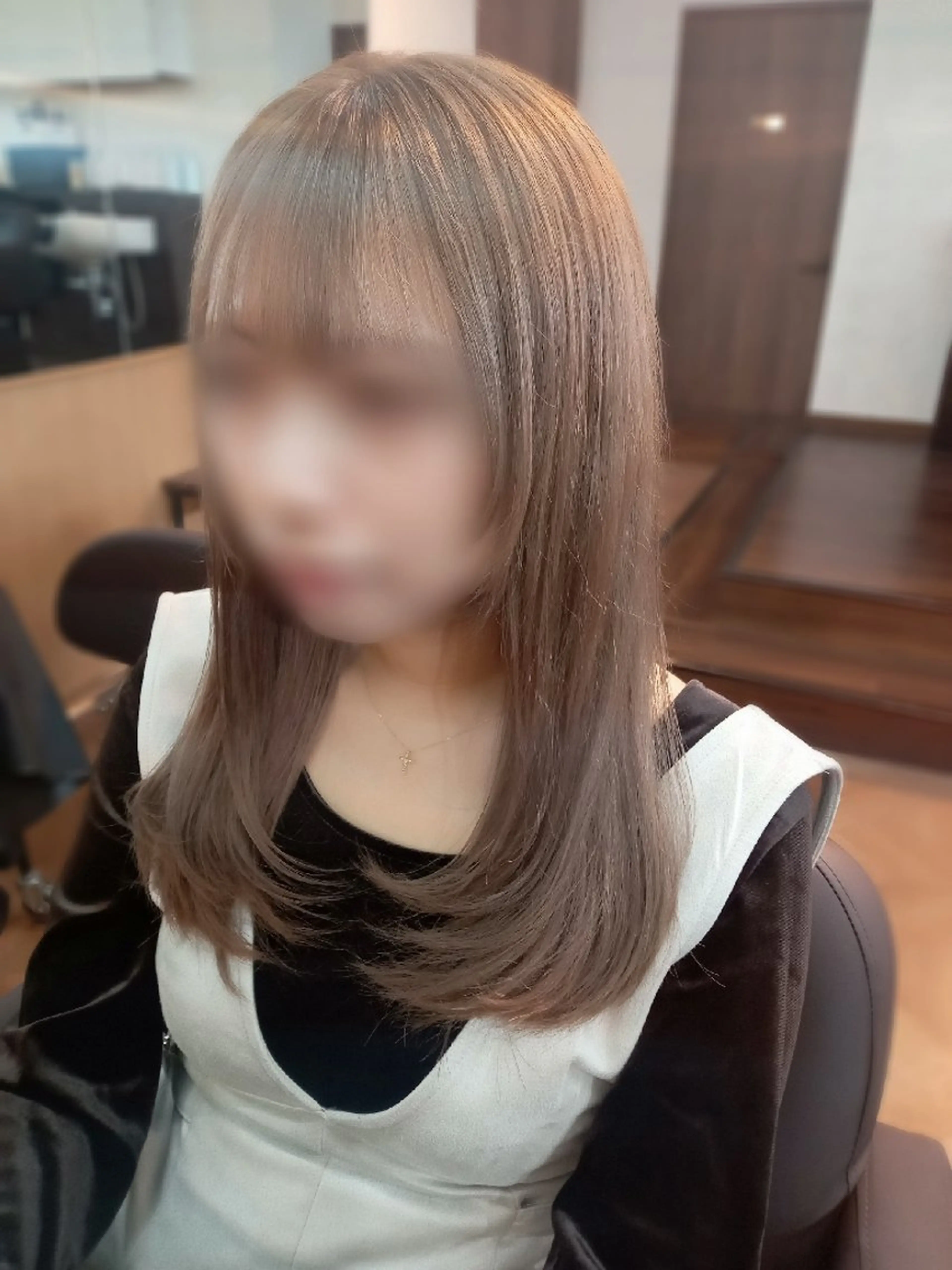 セミロング カラー ベージュカラー ミルクティーベージュ レイヤーカット ローレイヤー 久村 奈菜のヘアスタイル