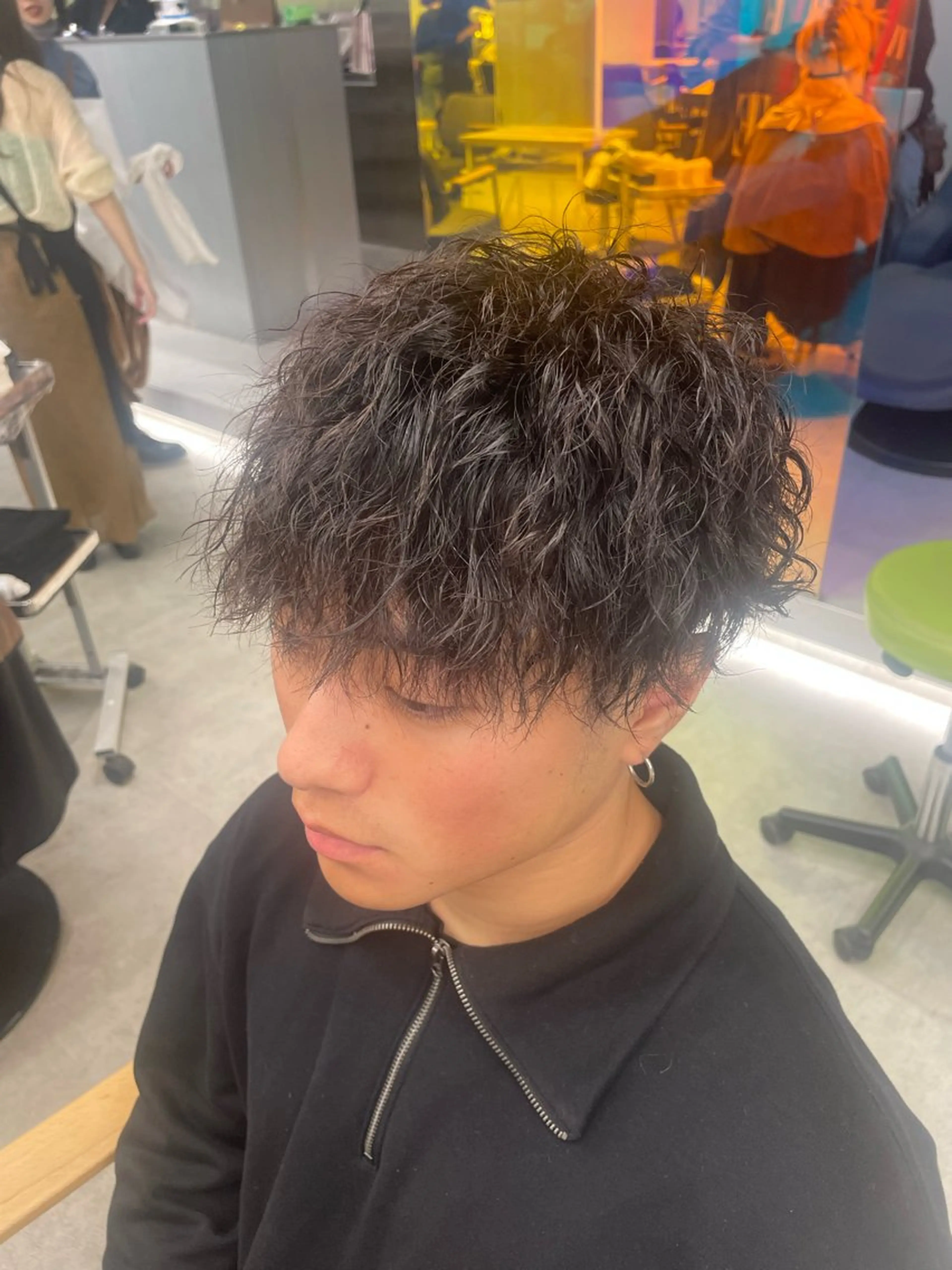 ショート パーマ メンズ メンズパーマ メンズツイストパーマ 波巻きパーマ スパイラルパーマ ツイストパーマ カット フェザーショート⚡️ REONのヘアスタイル