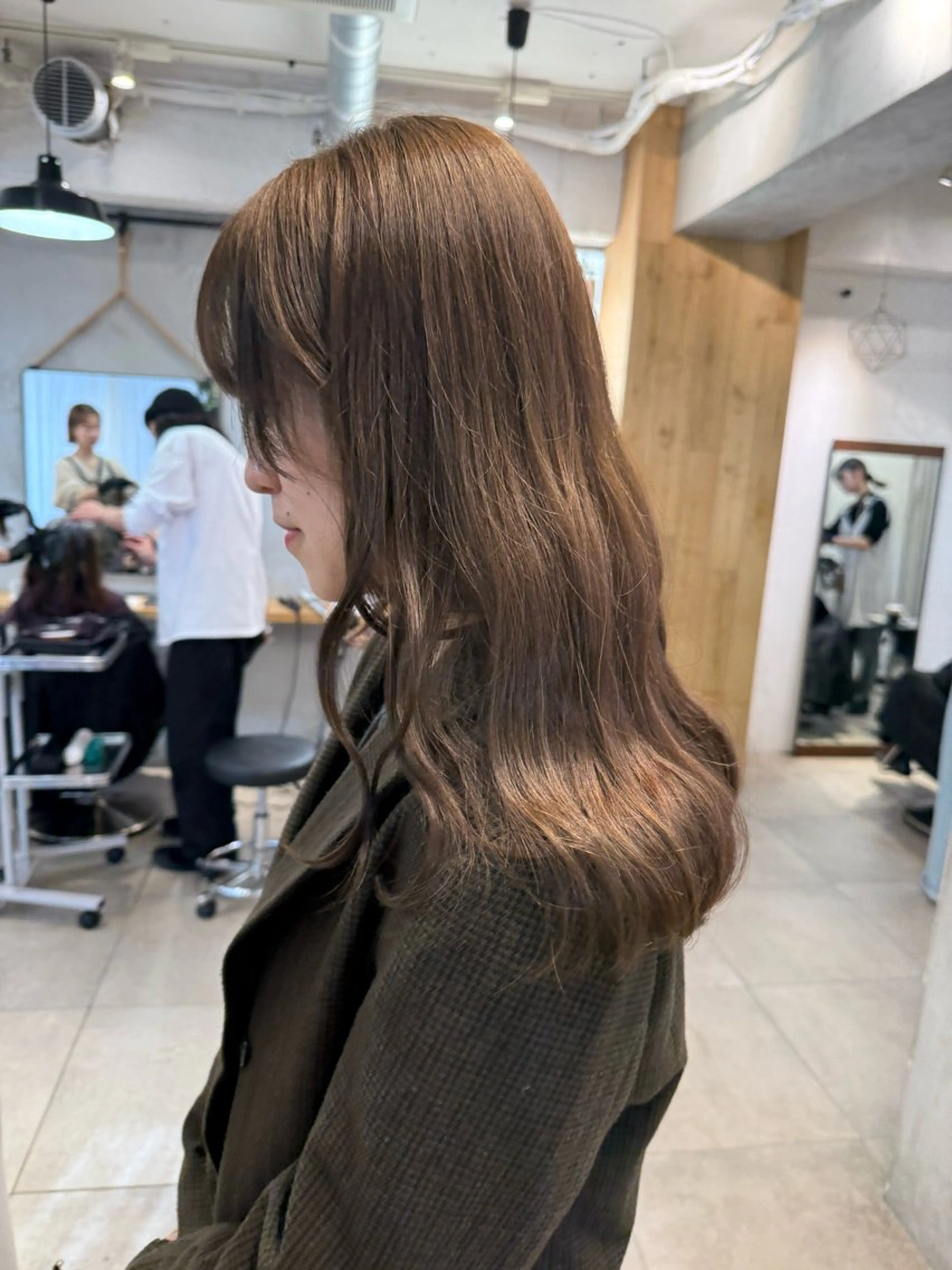 セミロング カラー ミルクティー× グレージュMOMOのヘアスタイル