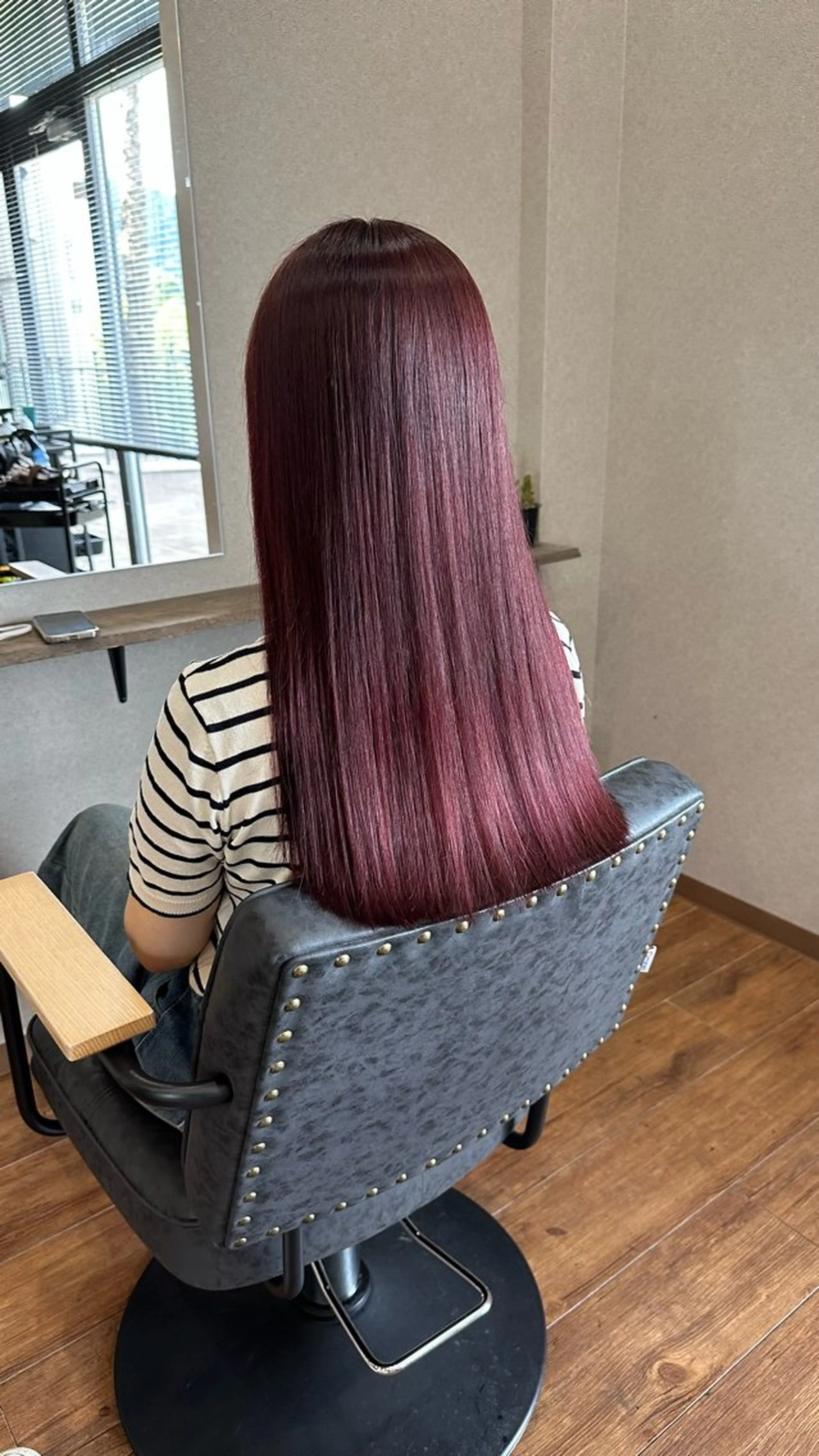 ロング カラー カシス ピンクカラー ヘアカラー トリートメント 鵜飼 真伍のヘアスタイル