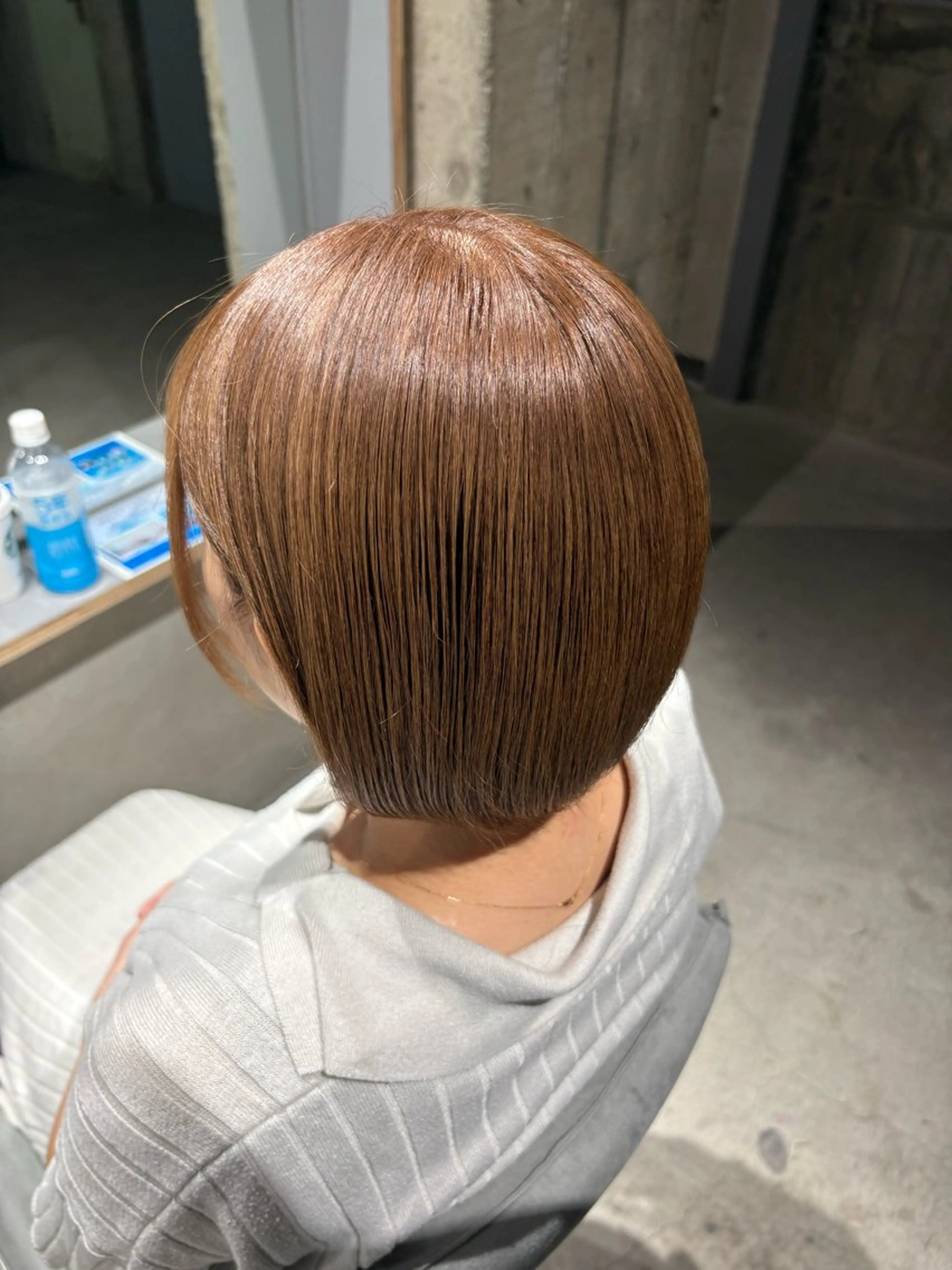 ショート カラー ベージュカラー ブリーチ ハイトーンカラー ミルクティーベージュ ヘアカラー 玉置 七海のヘアスタイル