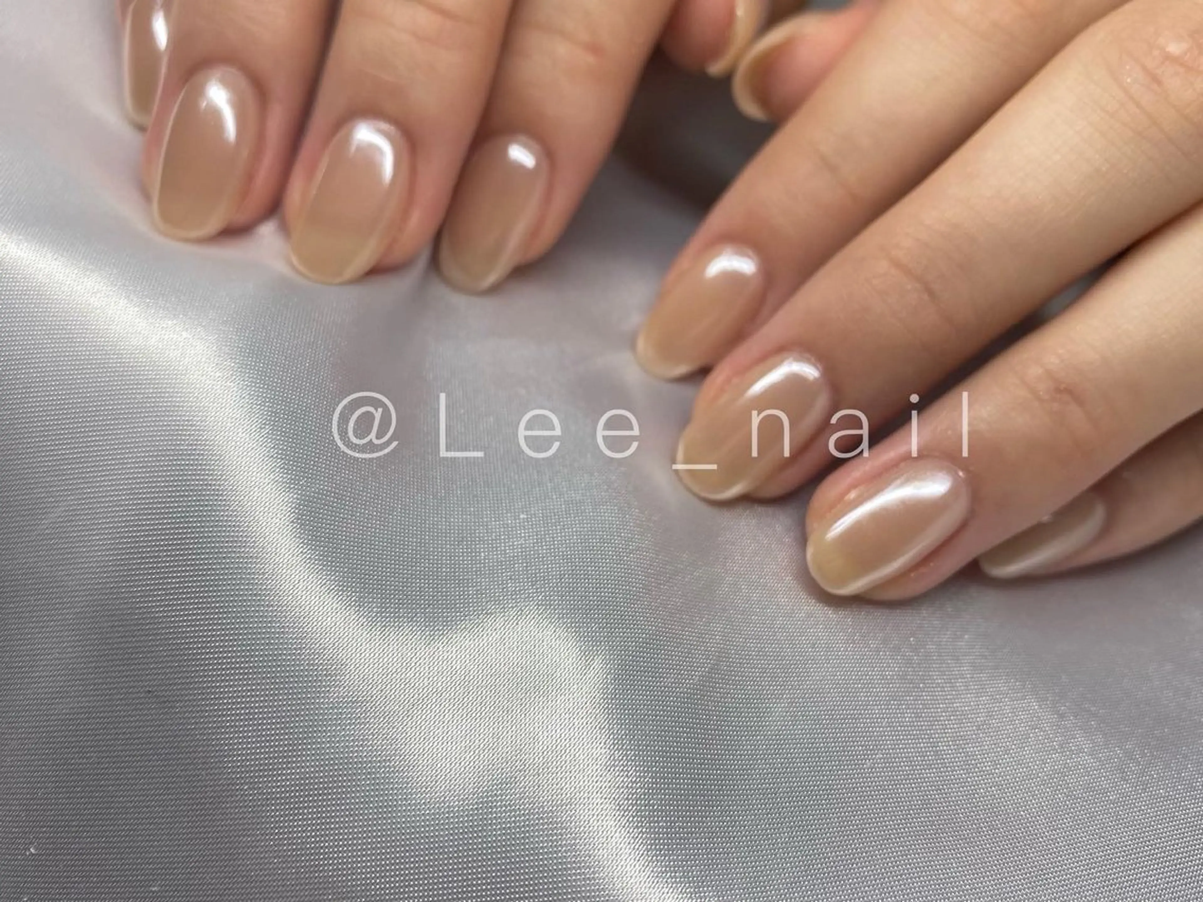 ネイル ミラーネイル ホワイト ハンドネイル Lee_ nailのネイルデザイン