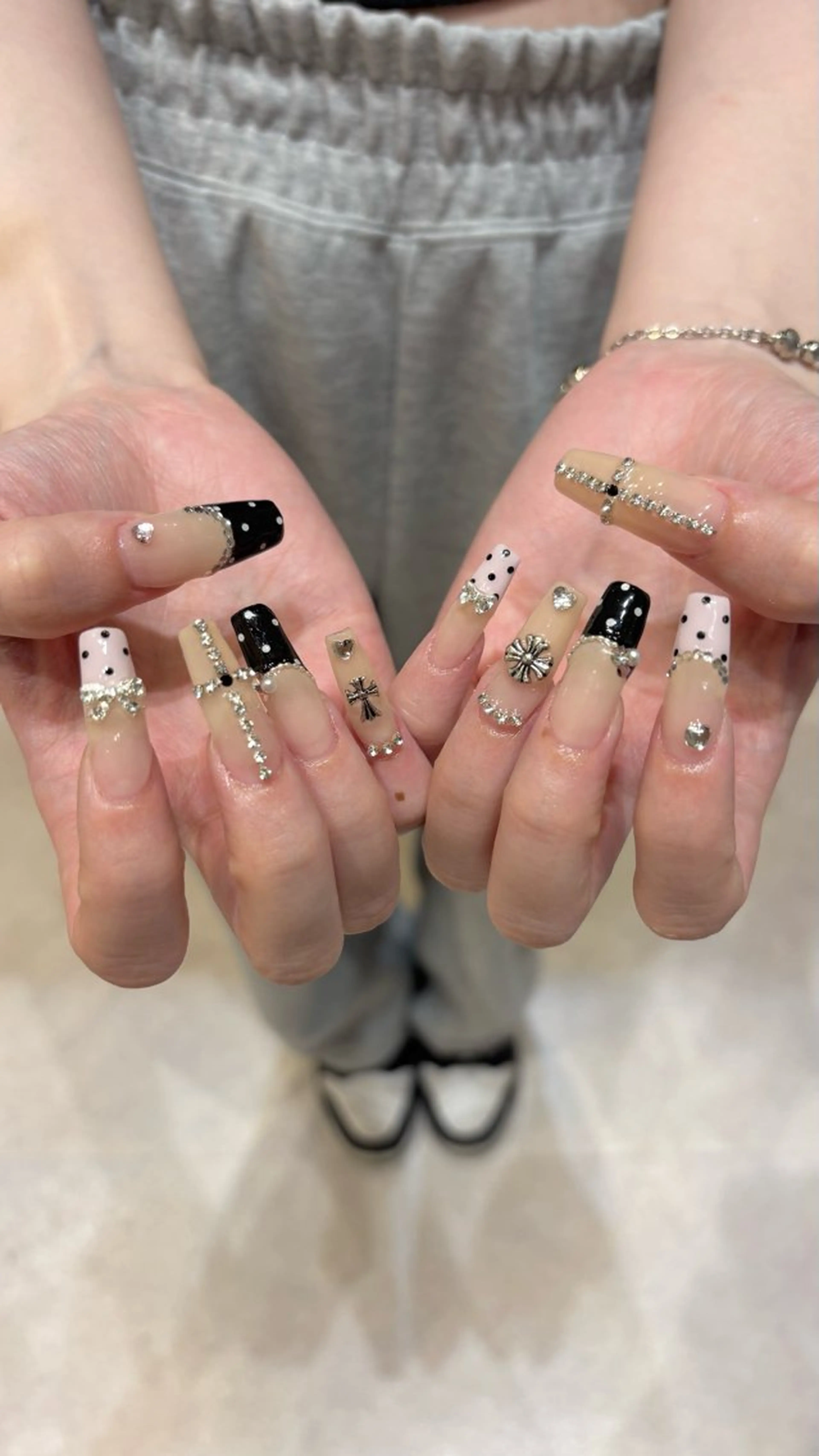 ネイル チークネイル ドット フレンチネイル ガーリー 氷ネイル・うるうるネイル ハンドネイル emmi nailのネイルデザイン