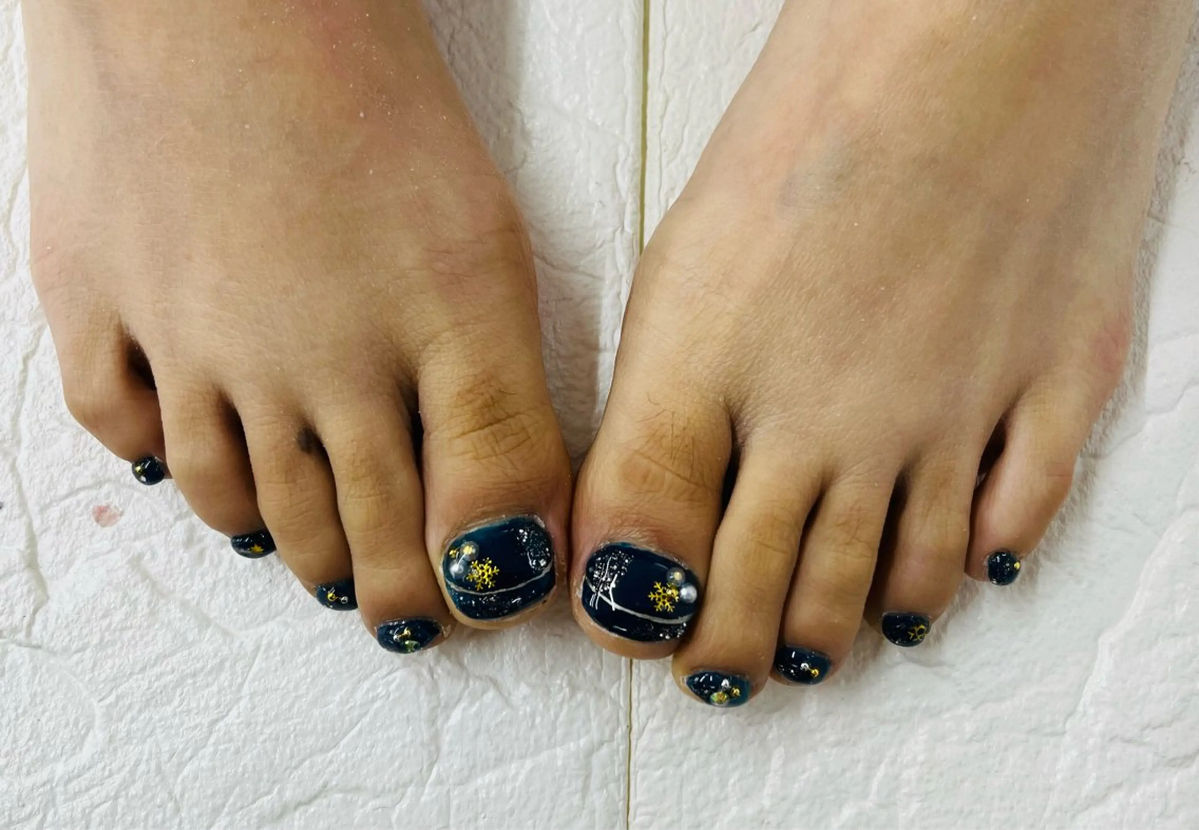 ネイル ラメ(グリッター) ネイビー ストーンネイル 冬ネイル フットネイル Nail ecxia ／Reikaのネイルデザイン