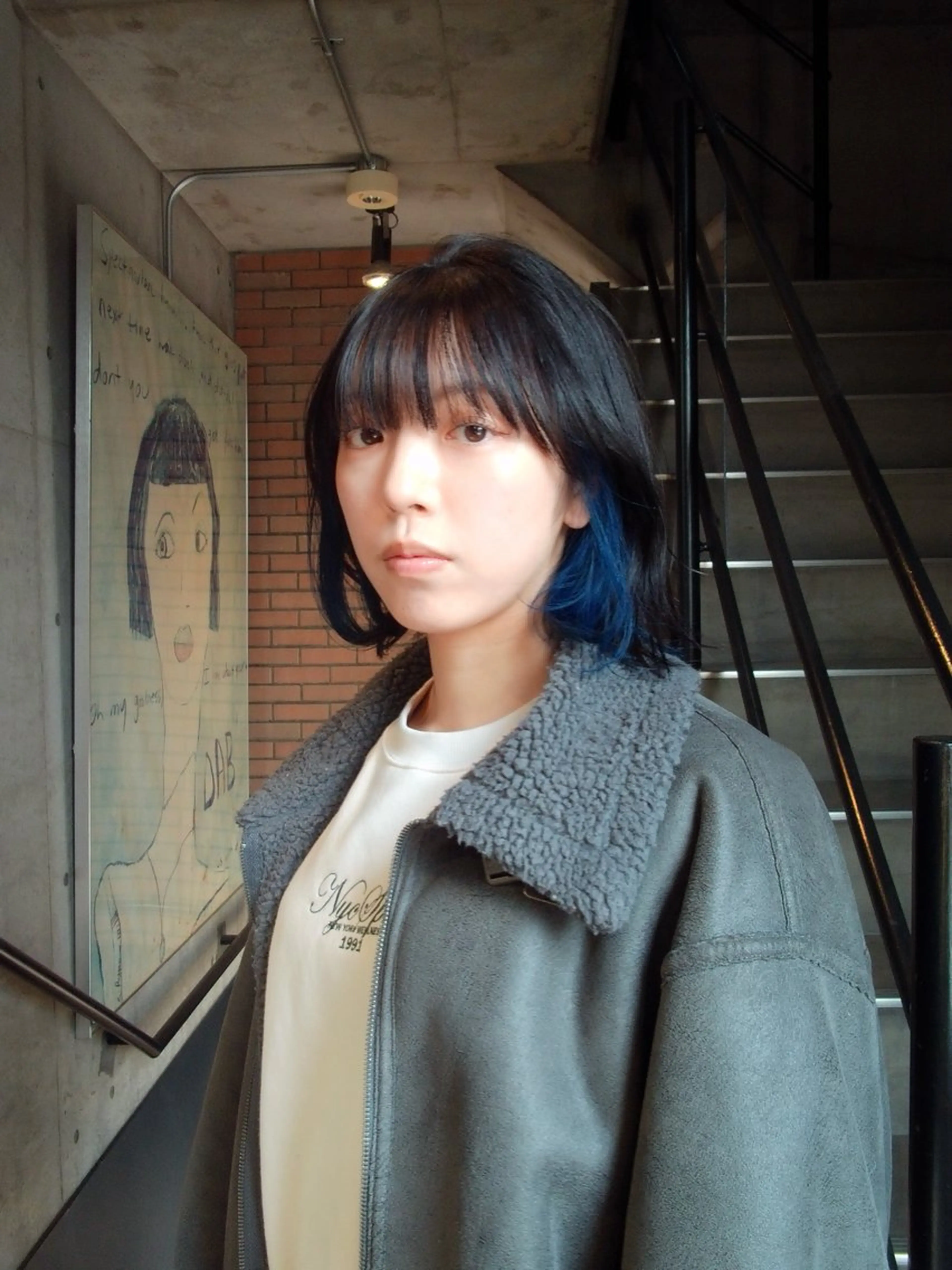 ミディアム カラー ブリーチ ネイビーカラー ヘアカラー 関端 優希のヘアスタイル