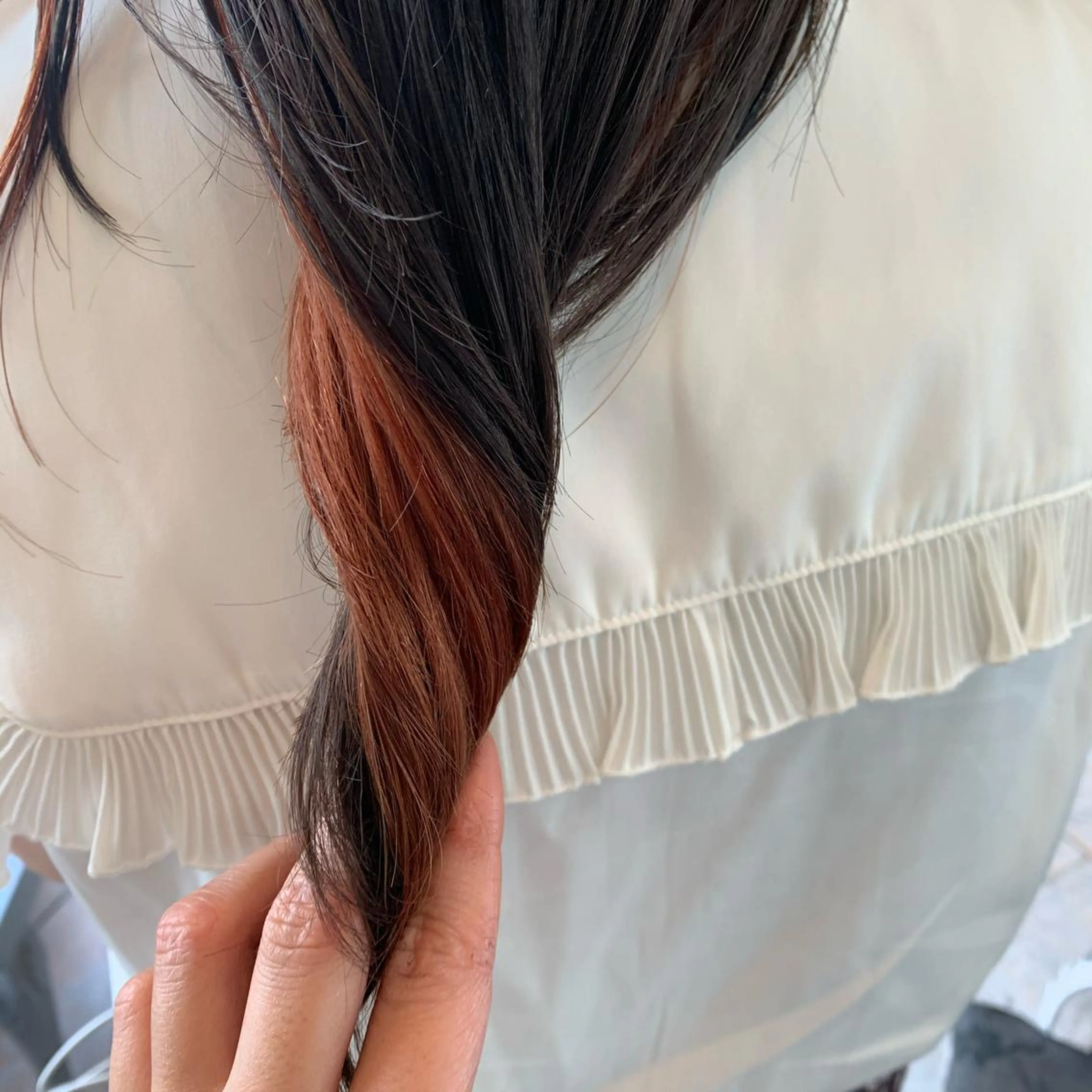 ロング カラー SAKINO． ベージュカラーのヘアスタイル