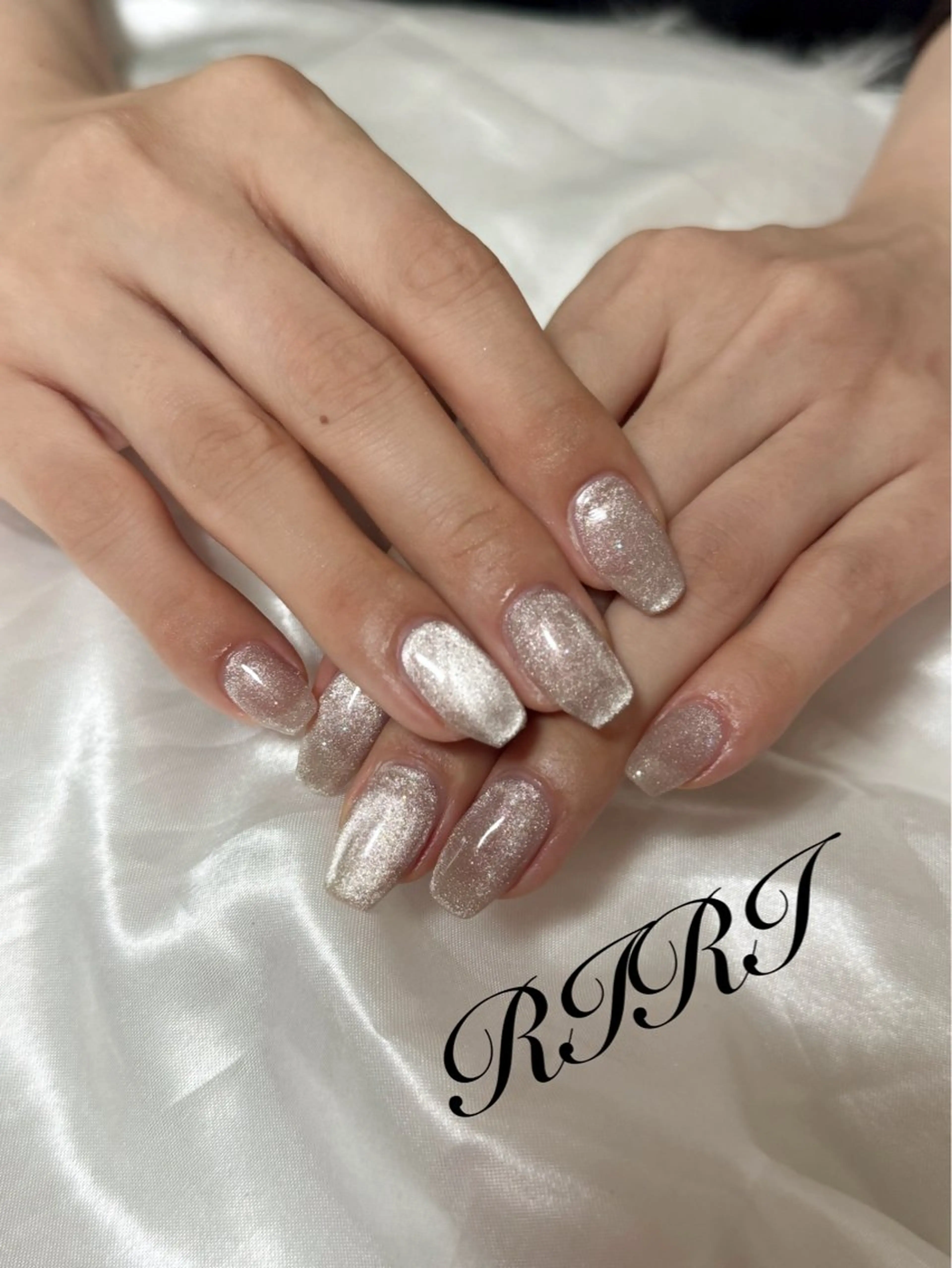 ネイル ジェルネイル キラキラネイル マグネットネイル オフィスネイル ショートネイル ハンドネイル riri オーナーのネイルデザイン