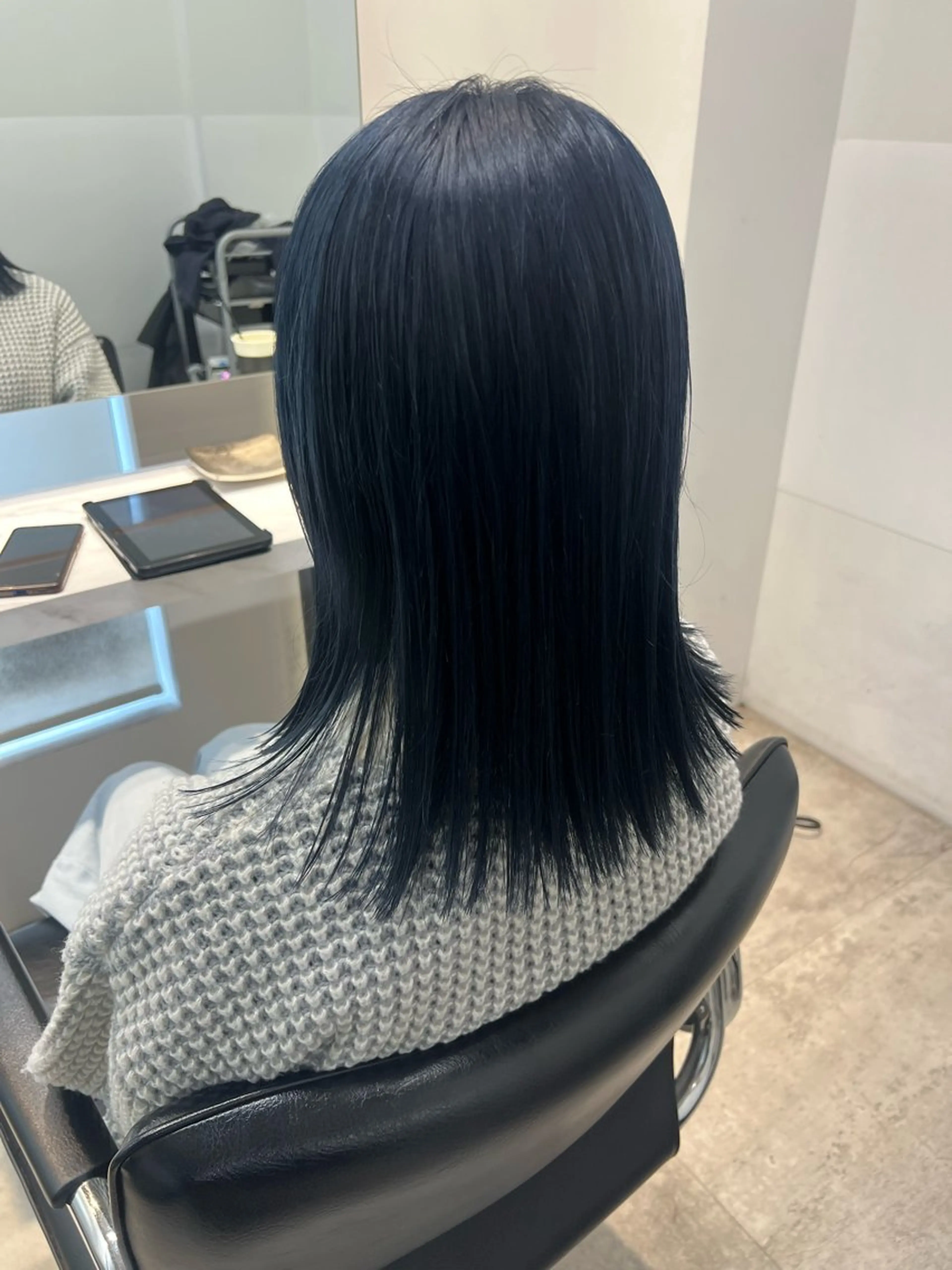 ミディアム カラー ブルーカラー ネイビーカラー カット ヘアカラー トリートメント ウルフレイヤーカット /チヒロのヘアスタイル