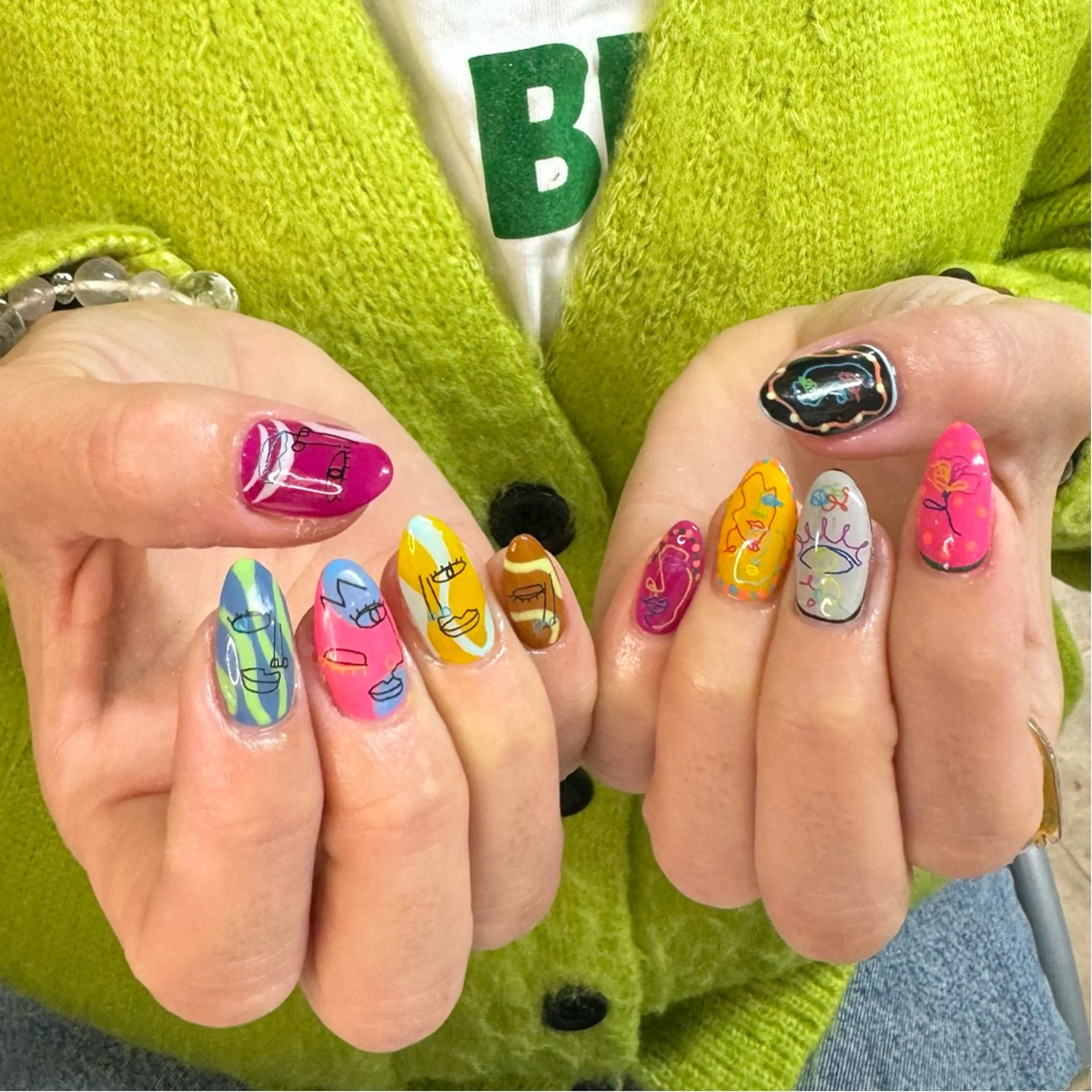 ネイル ハンドネイル VIERU 🌈🎀💖のネイルデザイン