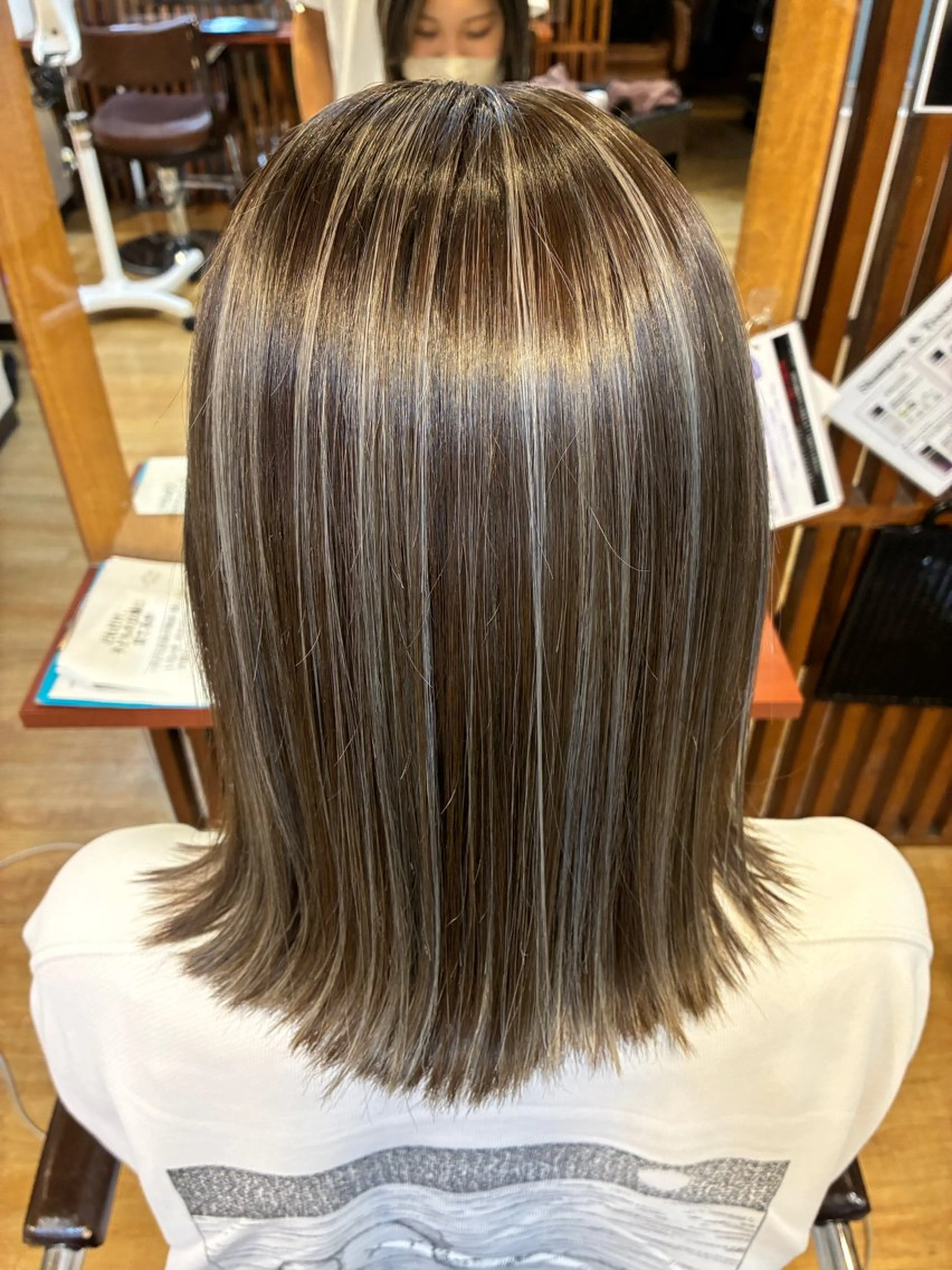 ミディアム カラー デザインカラー ハイライトカラー ハイライト カット ヘアカラー 竹井俊介/ブリーチ /レイヤーカットのヘアスタイル