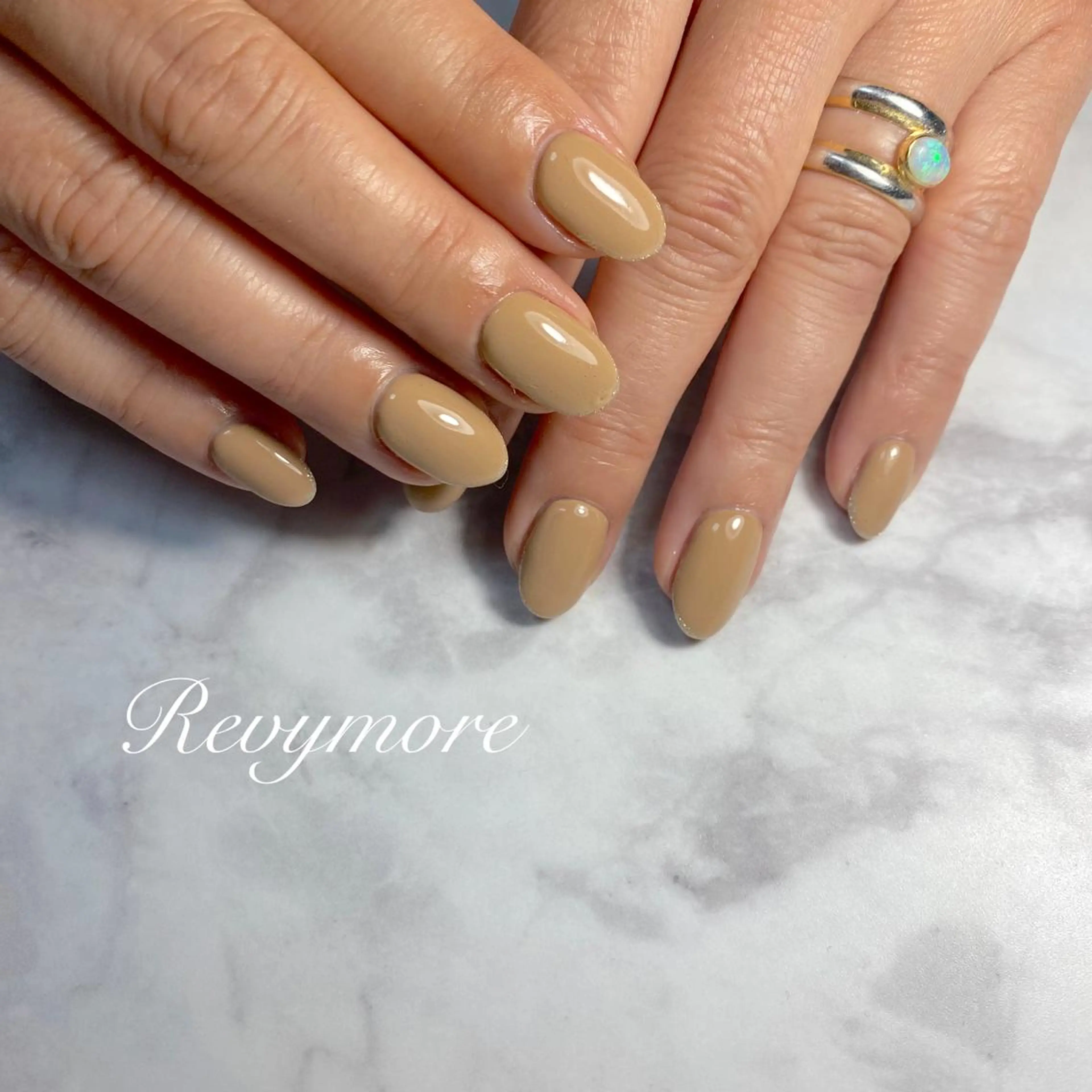 ミディアム ネイル 韓国風ヘア ジェルネイル キラキラネイル 韓国ネイル ニュアンスネイル nail salon Revymoreのネイルデザイン