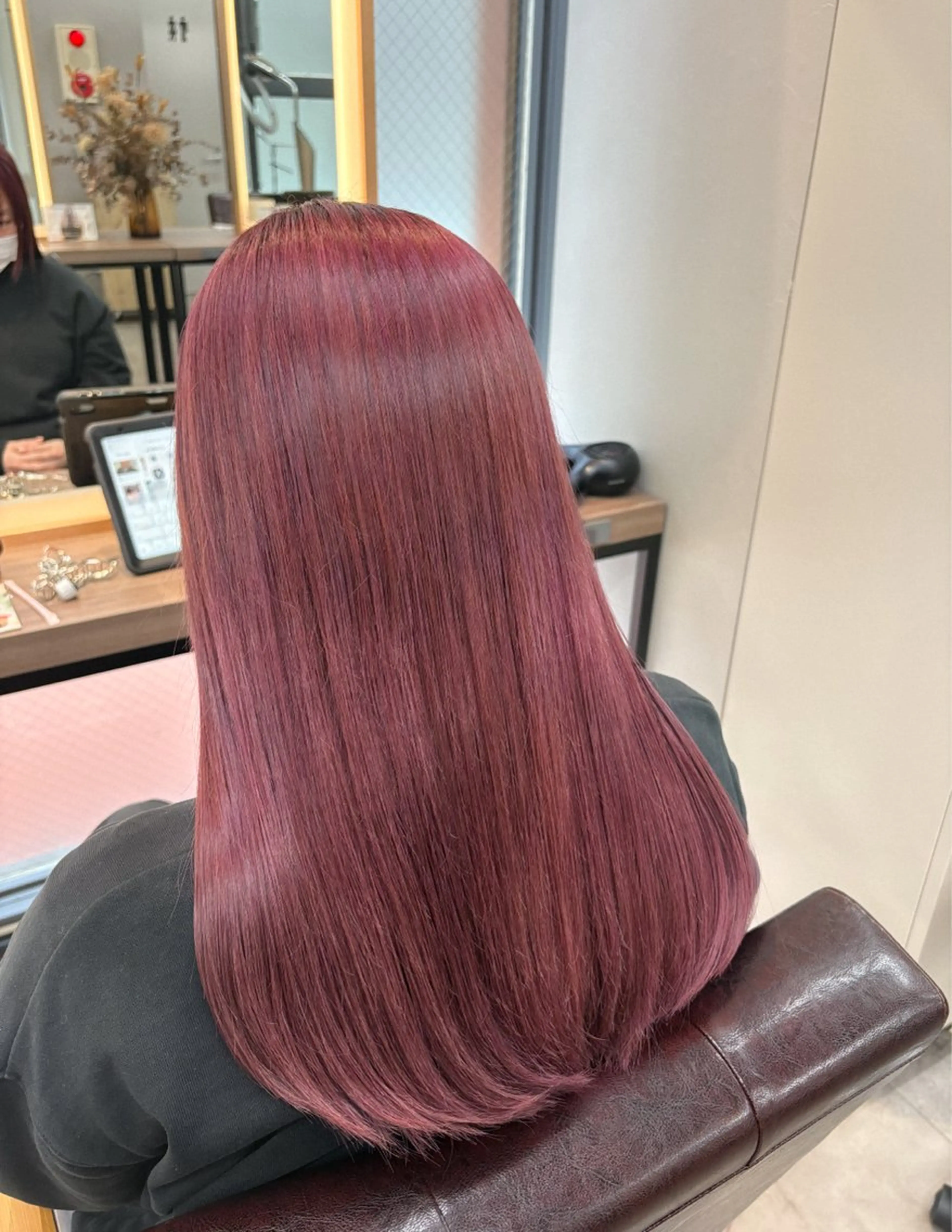 ロング カラー ブリーチ ピンクカラー レッドカラー ローズカラー 🐺ིྀ顔周レイヤー /髪質改善🩵aoiのヘアスタイル