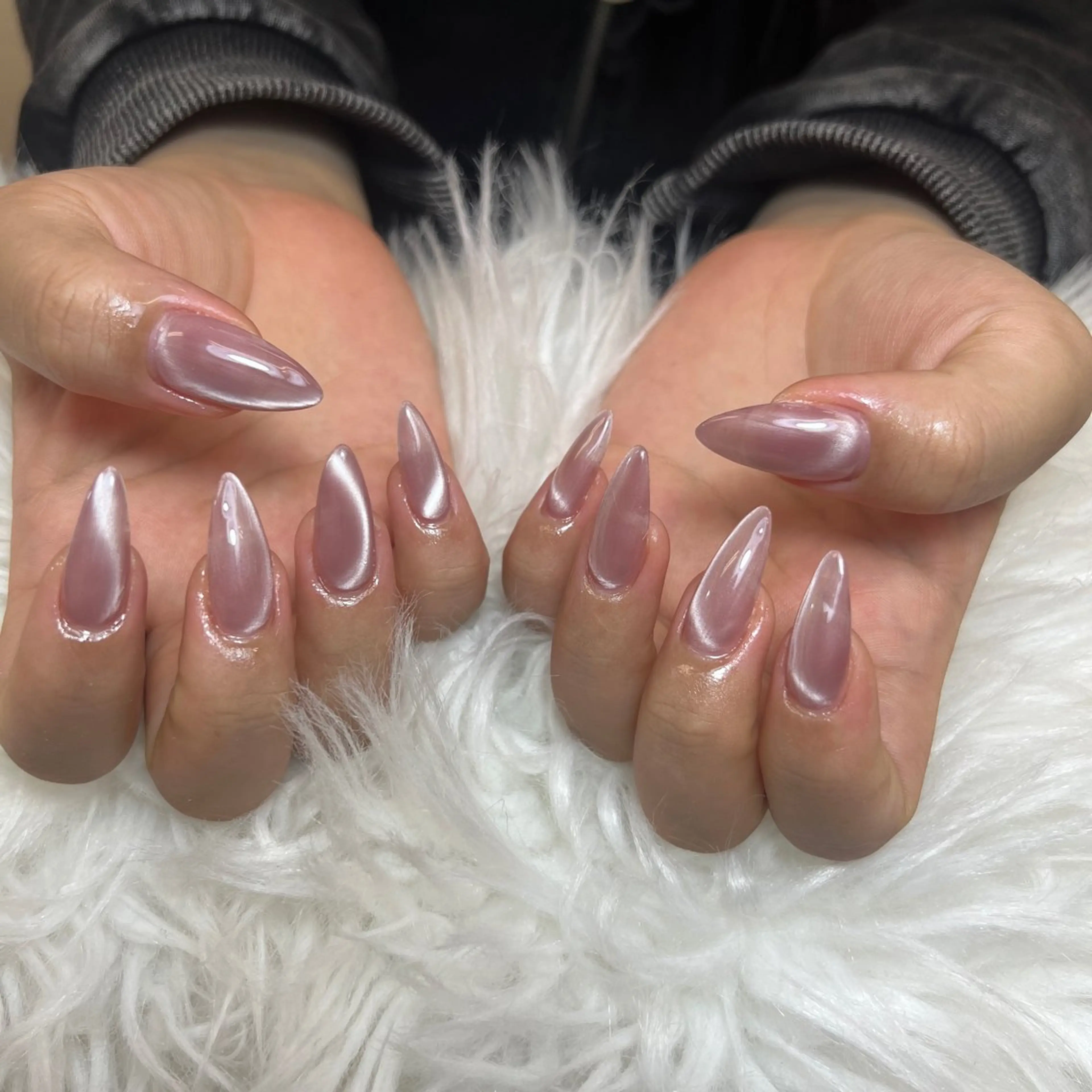 ネイル アートネイル オーロラネイル チークネイル 長さ出し フットネイル ハンドネイル ハンドケア Mio_ Noiranailのネイルデザイン