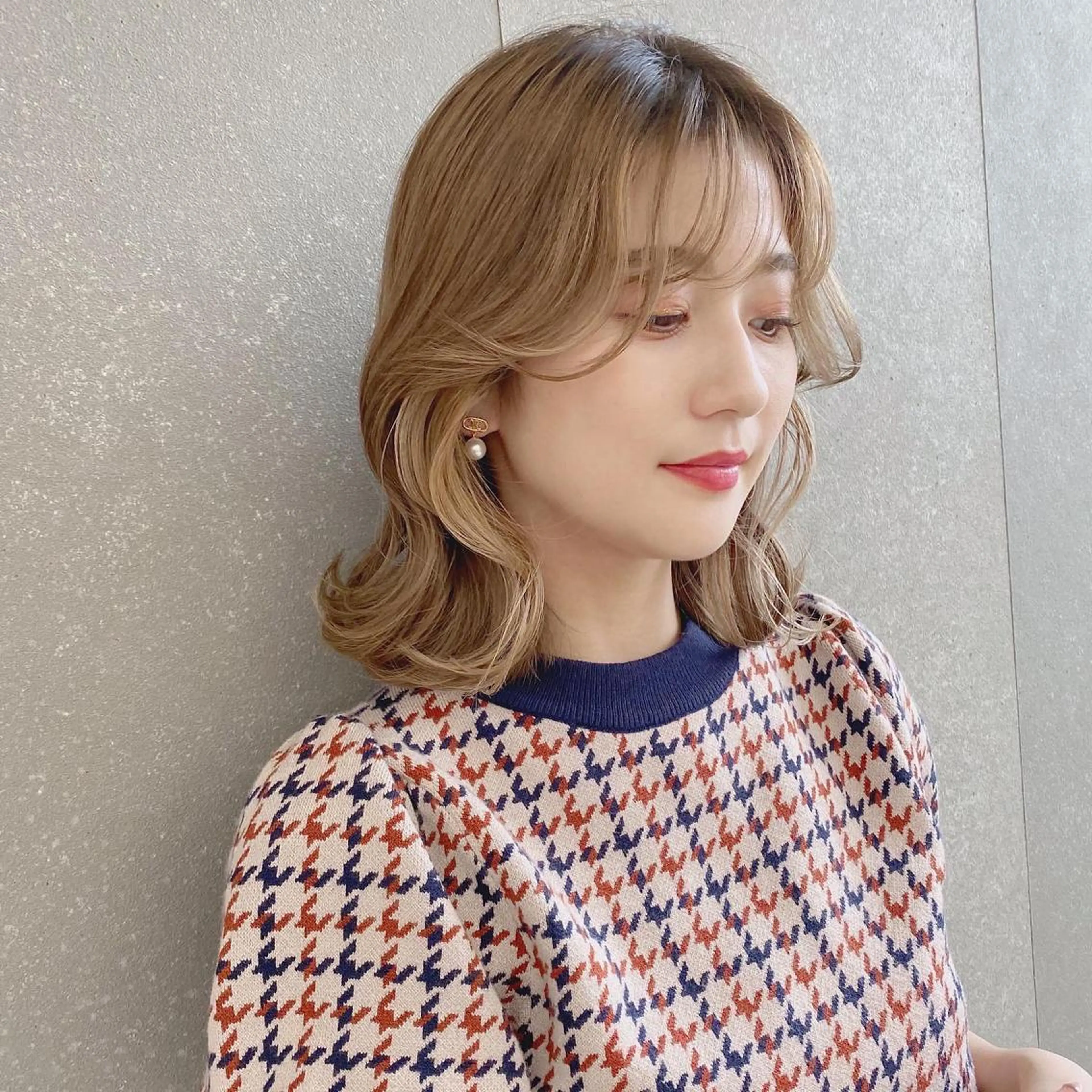 ミディアム カット ヘアカラー トリートメント 山本翔一郎 韓国顔周りレイヤーのヘアスタイル