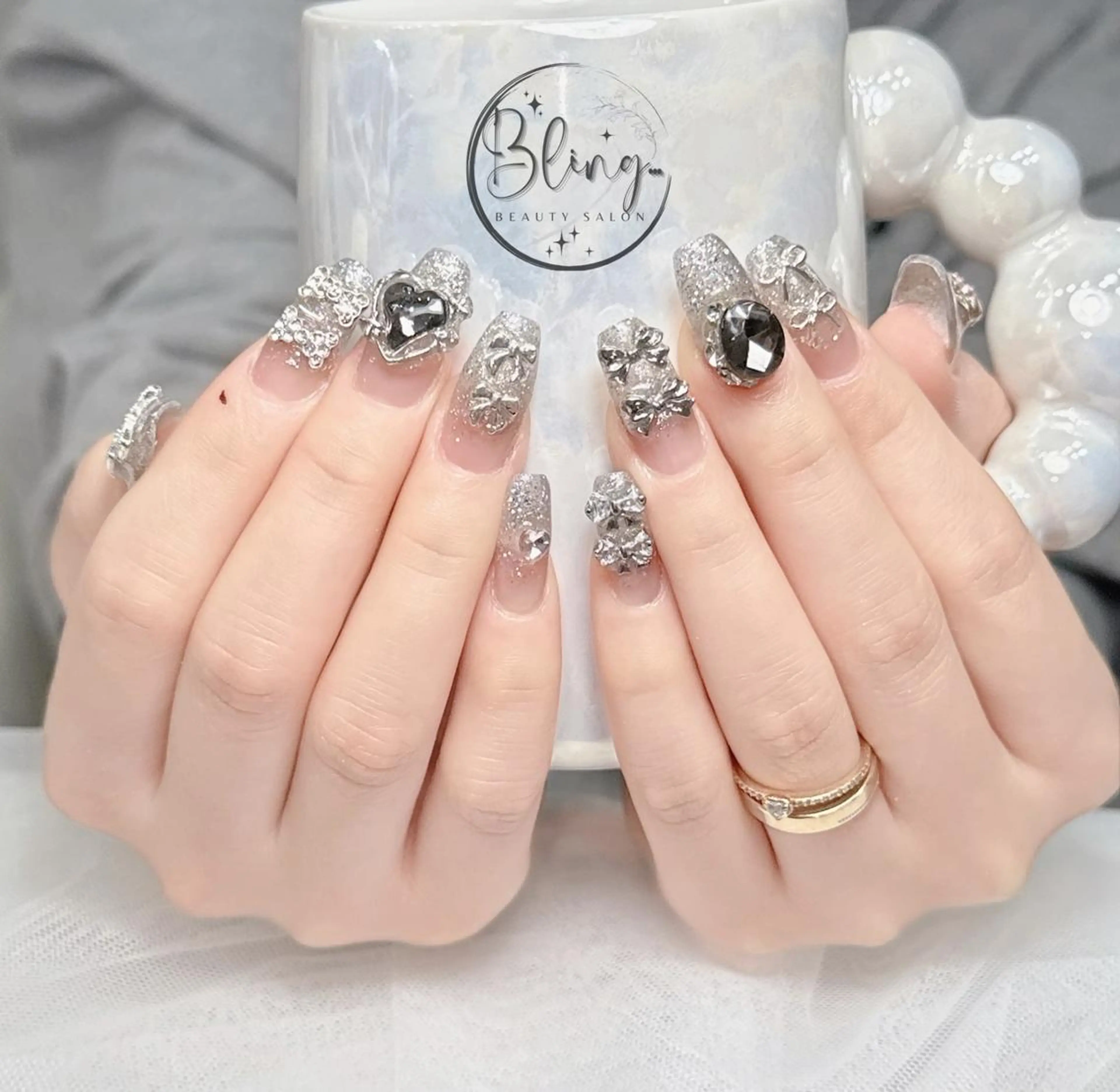 ロング 韓国風ヘア ハンドネイル 波 なみのネイルデザイン