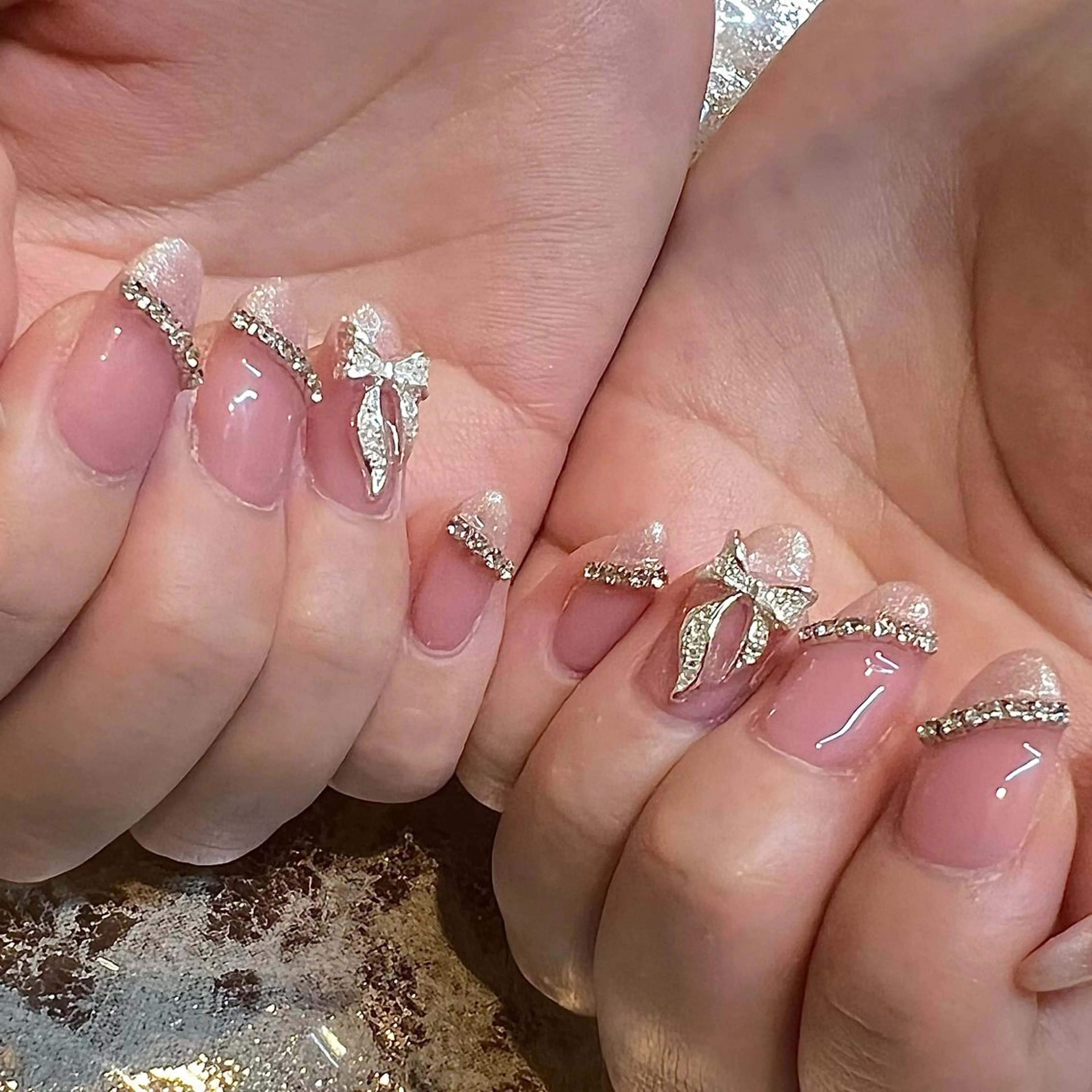 ミディアム ネイル 持ち込み リボン ワンホンネイル ハンドネイル H🌺 NAILのネイルデザイン