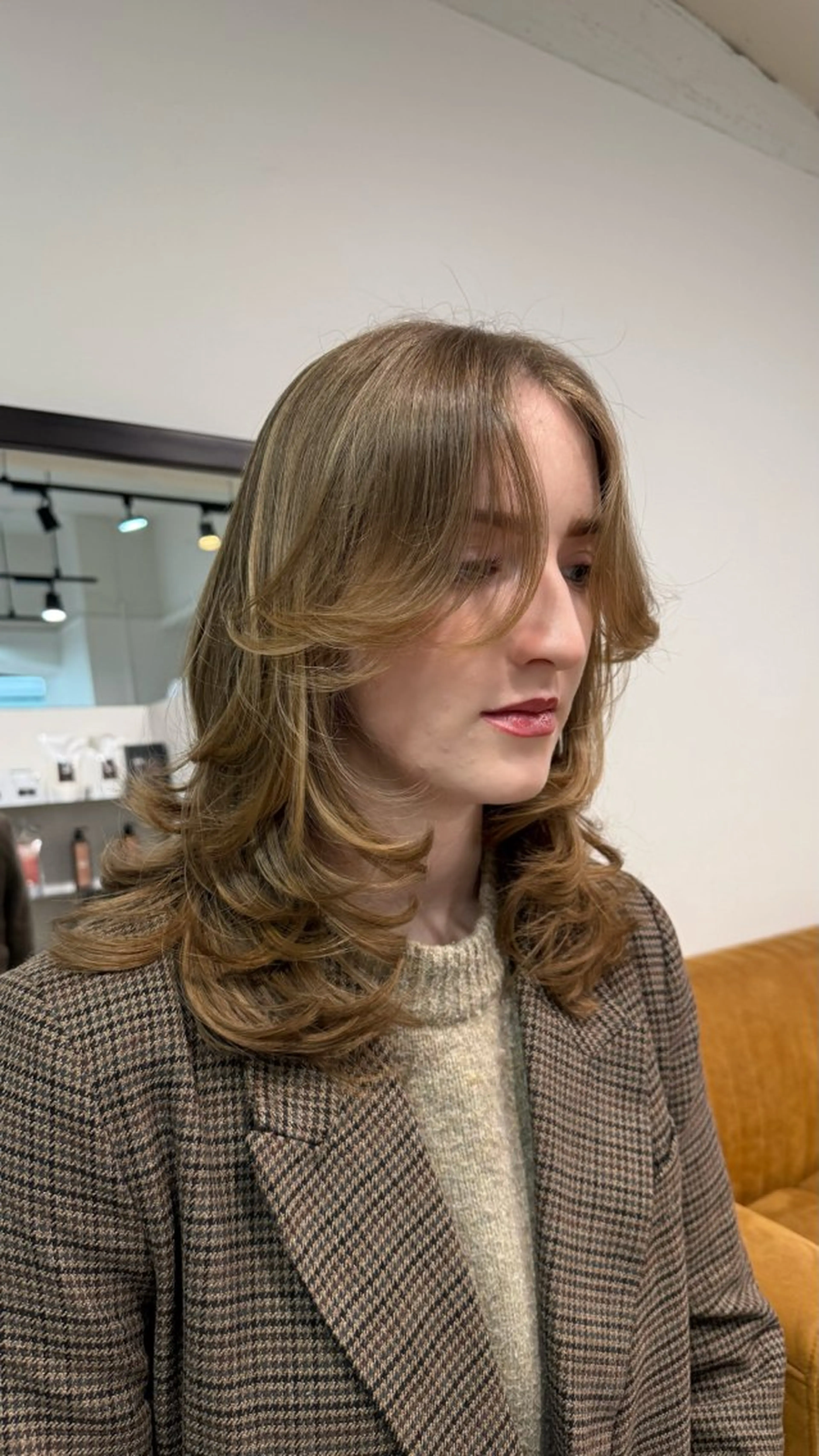 ミディアム Merlyosaka 早川未来のヘアスタイル