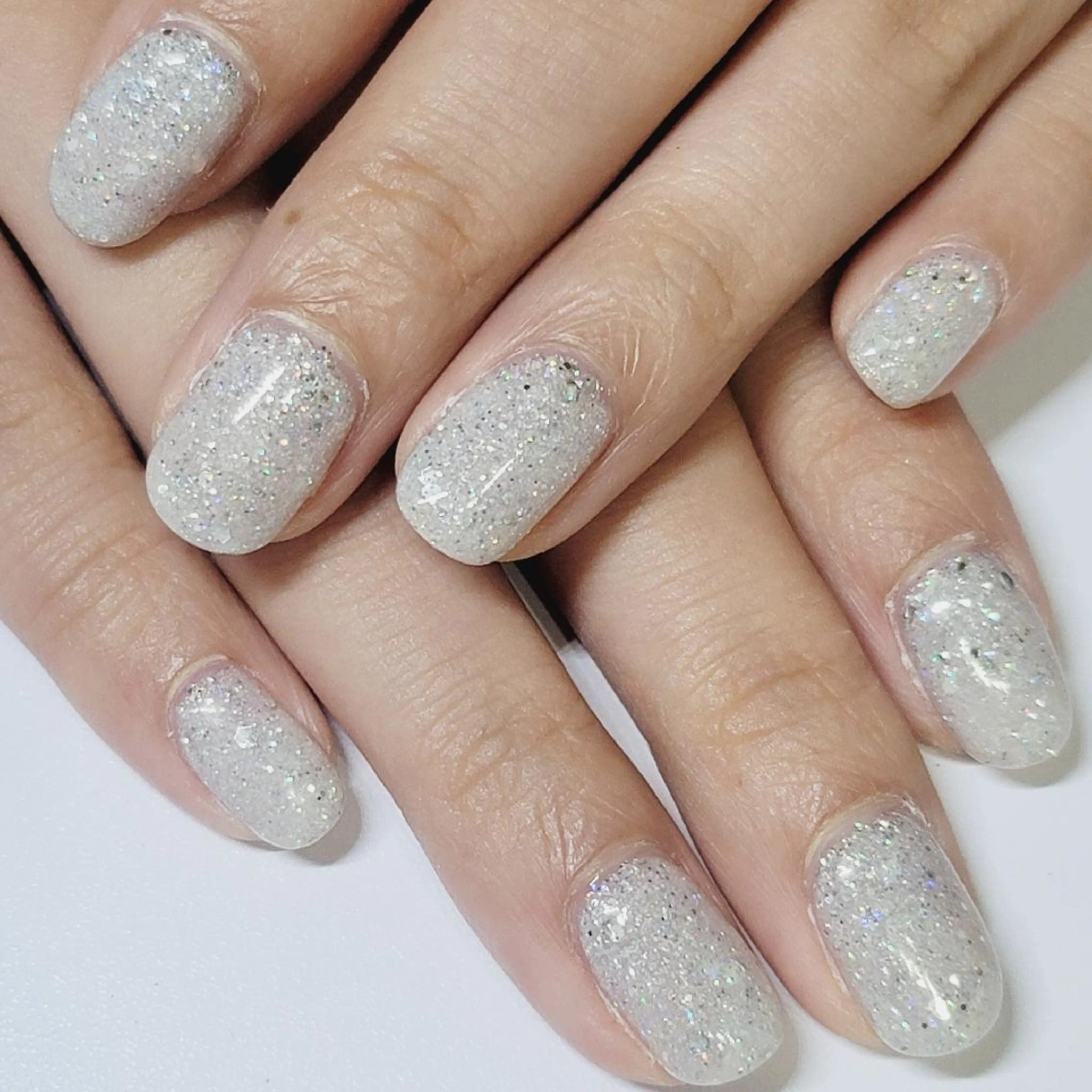 ネイル ワンカラーネイル シルバー ホワイト 冬ネイル クリスマス ハンドネイル よしだ ひろきのネイルデザイン