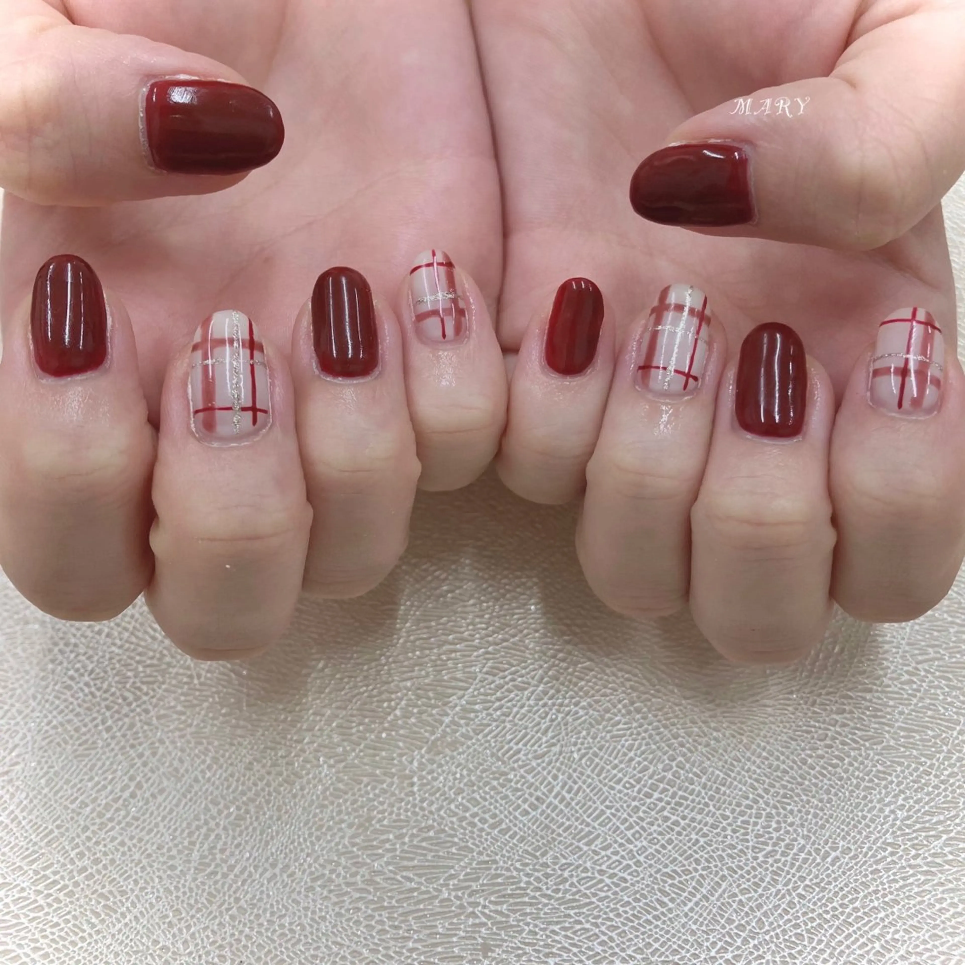 ネイル ボルドー ニュアンスネイル ワンカラーネイル 赤色 ハンドネイル Mary nail .narumiのネイルデザイン